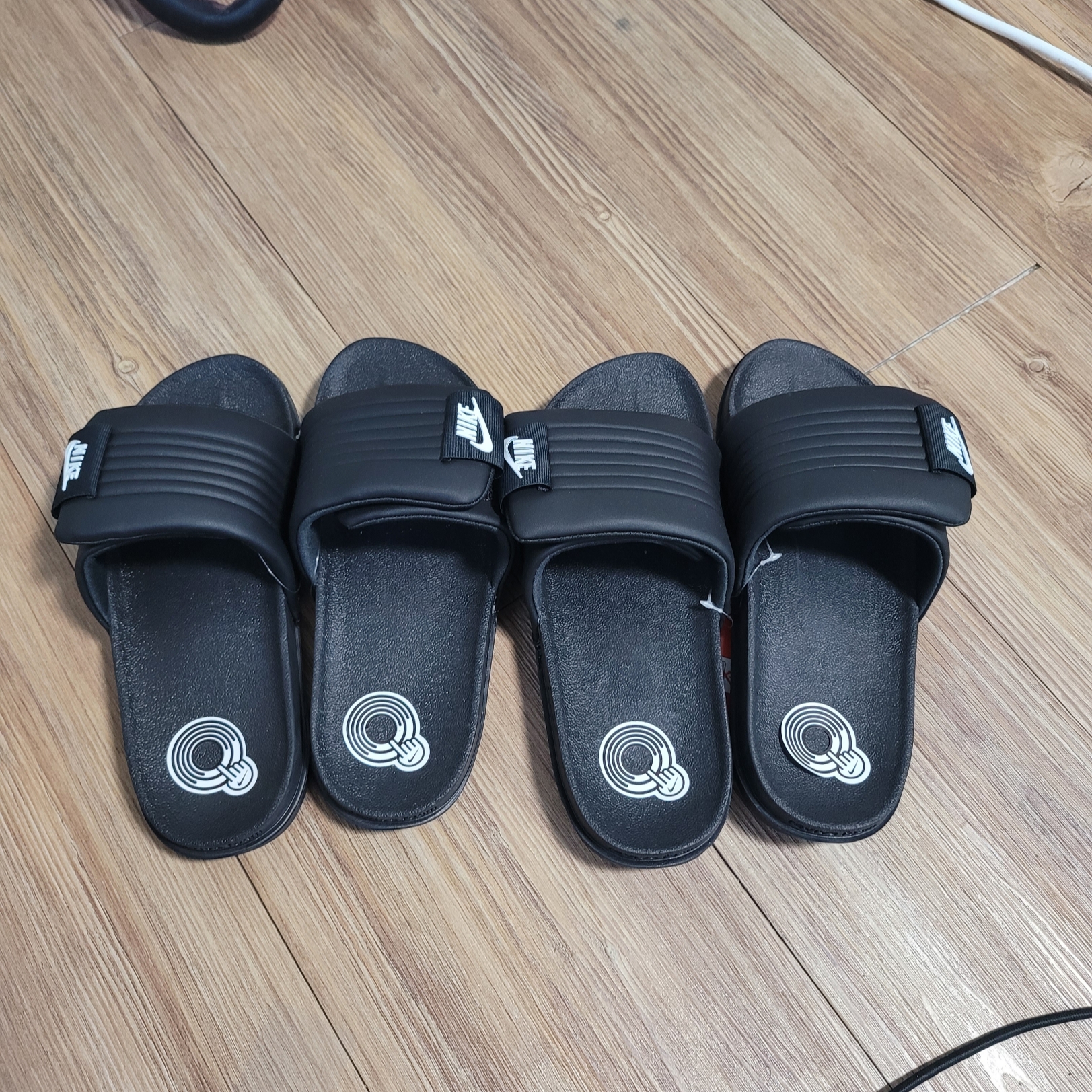 (W) Nike Offcourt Adjust Slide Black White 착용 스타일