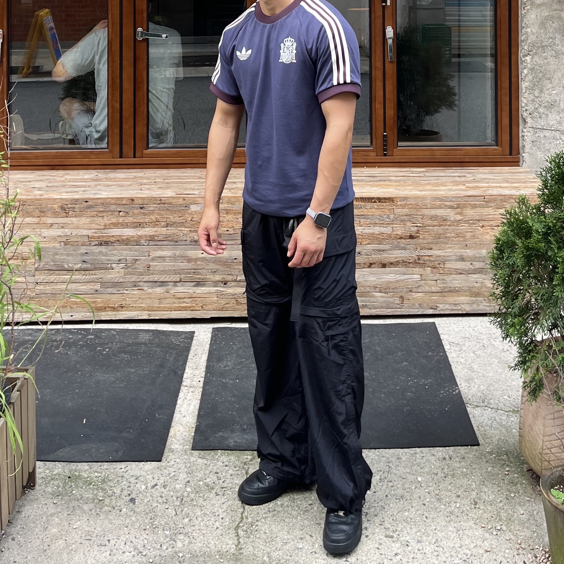 Adidas Spain Adicolor Classics 3-Stripes T-Shirt Shadow Navy - KR Sizing, Nike Air Force 1 '07 Low Triple Black 착용 스타일 - 2