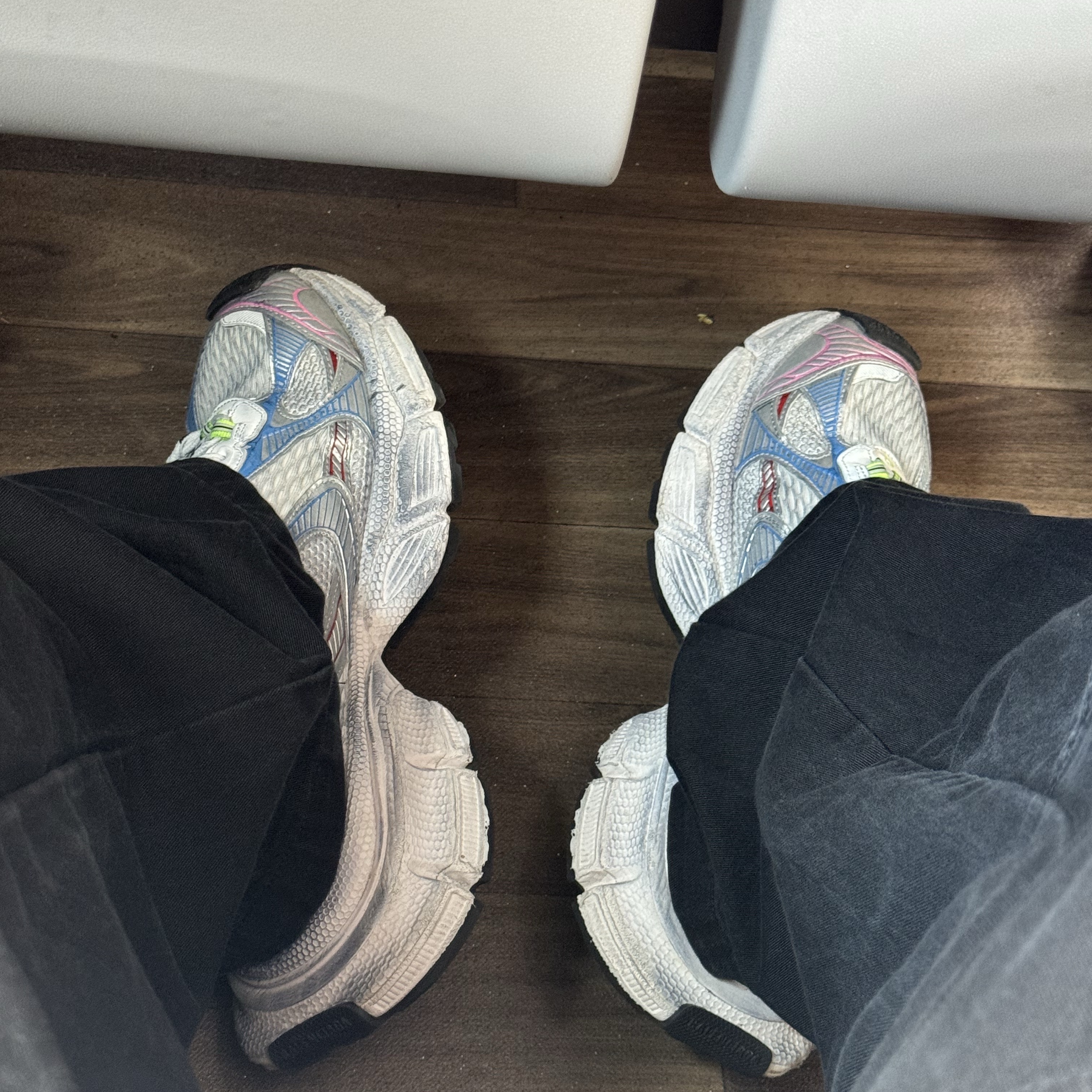 Balenciaga Flared Cargo Pants Black, Balenciaga 3XL Sneakers White Red Blue 착용 스타일