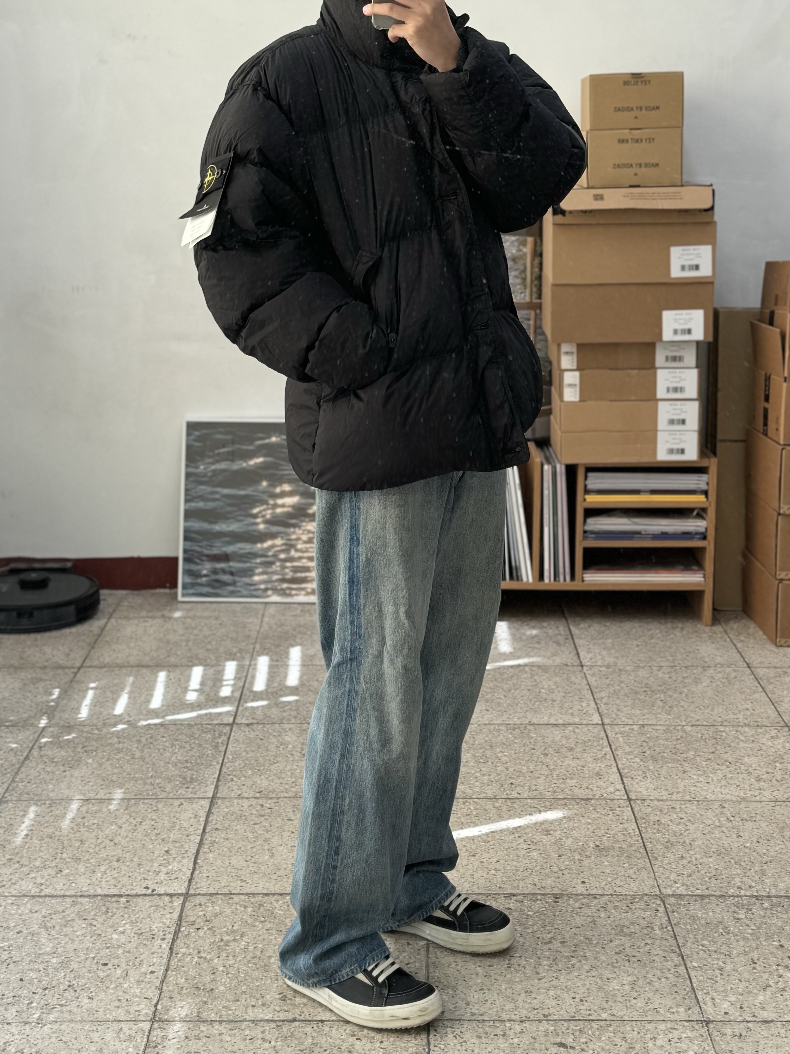 Stone Island 40123 Garment Dyed Crinkle Reps R-NY Down Jacket Black - 24FW, Stone Island 40123 Garment Dyed Crinkle Reps R-NY Down Jacket Grey - 24FW 착용 스타일 - 1