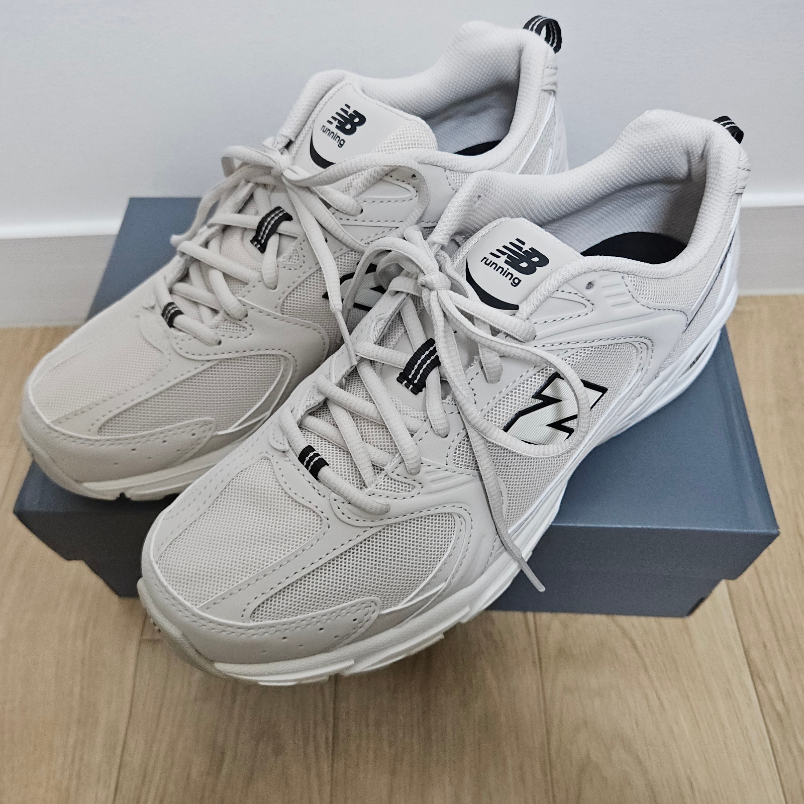 New Balance 530 Ivory 착용 스타일