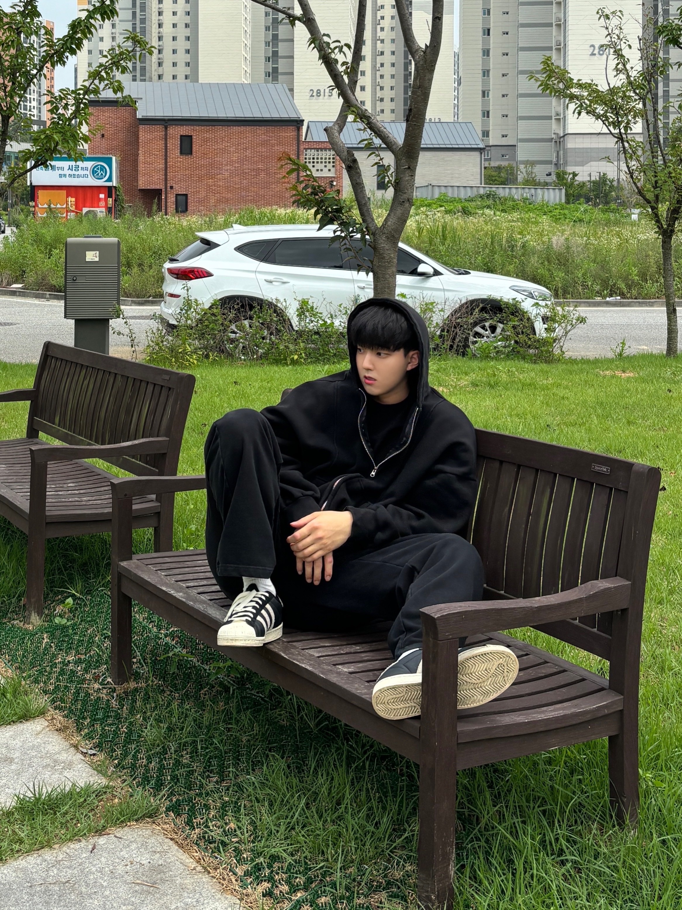 Adidas Superstar 82 Black White 착용 스타일 - 3