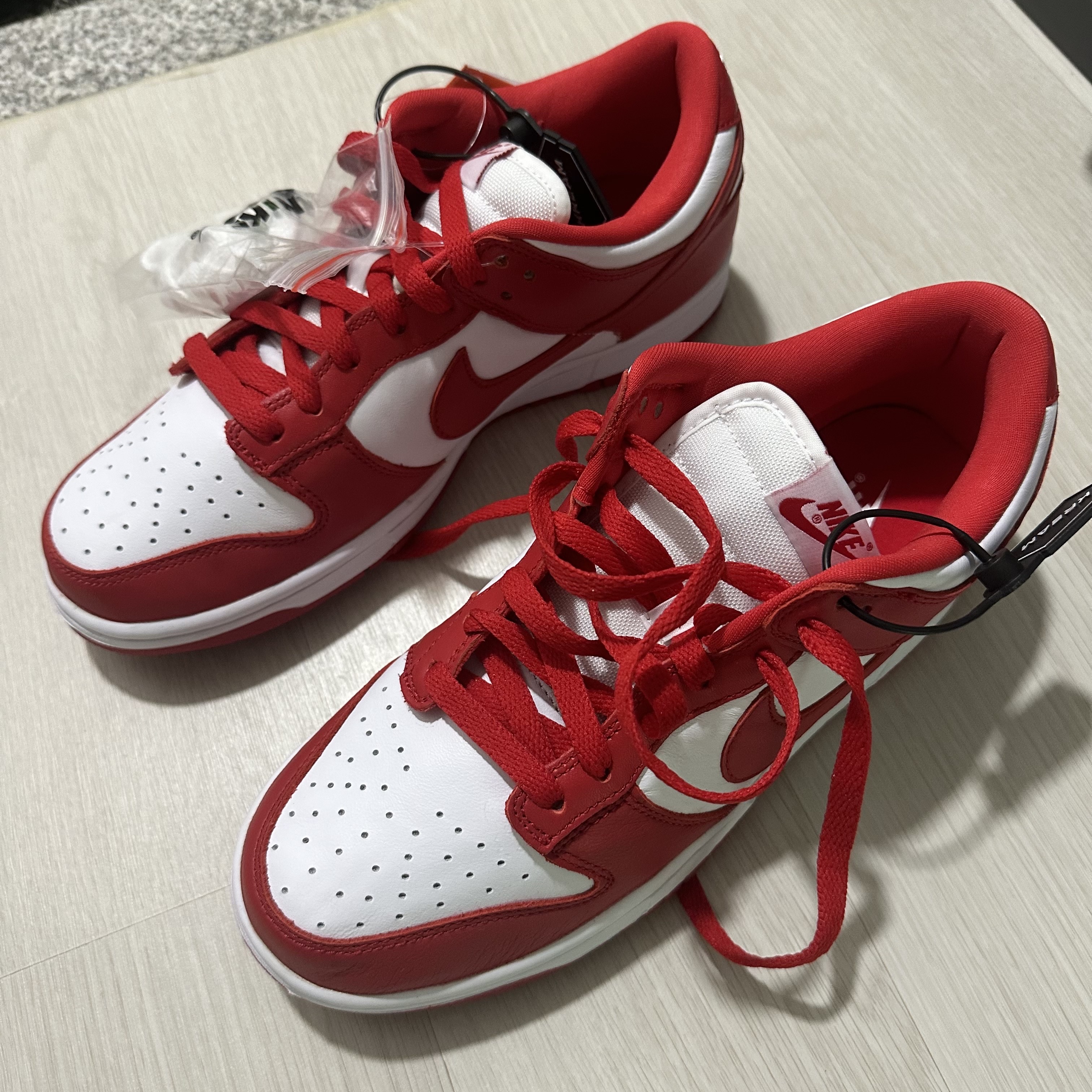 Nike Dunk Low SP White and University Red 2023 착용 스타일 - 1