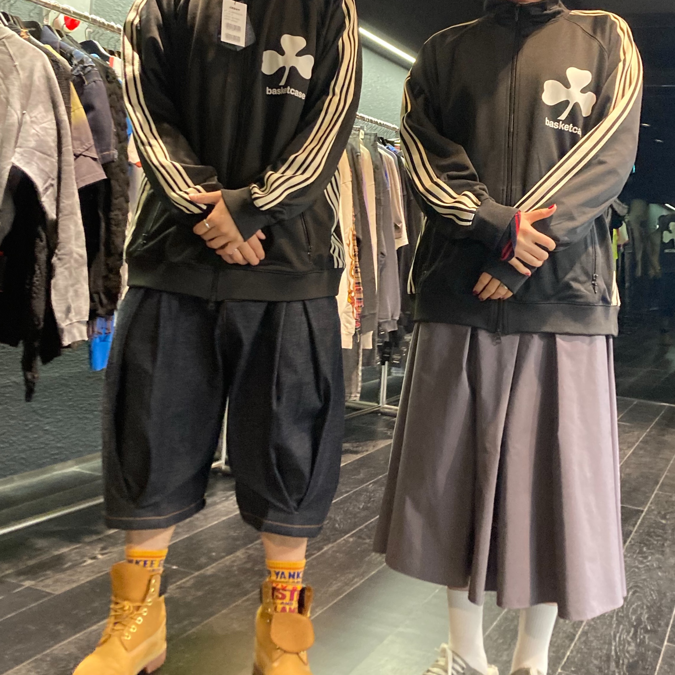 Basketcase Lucky Track Jacket Black Cream, Sage Nation Box Pleat Denim Shorts Raw Denim 착용 스타일 - 2
