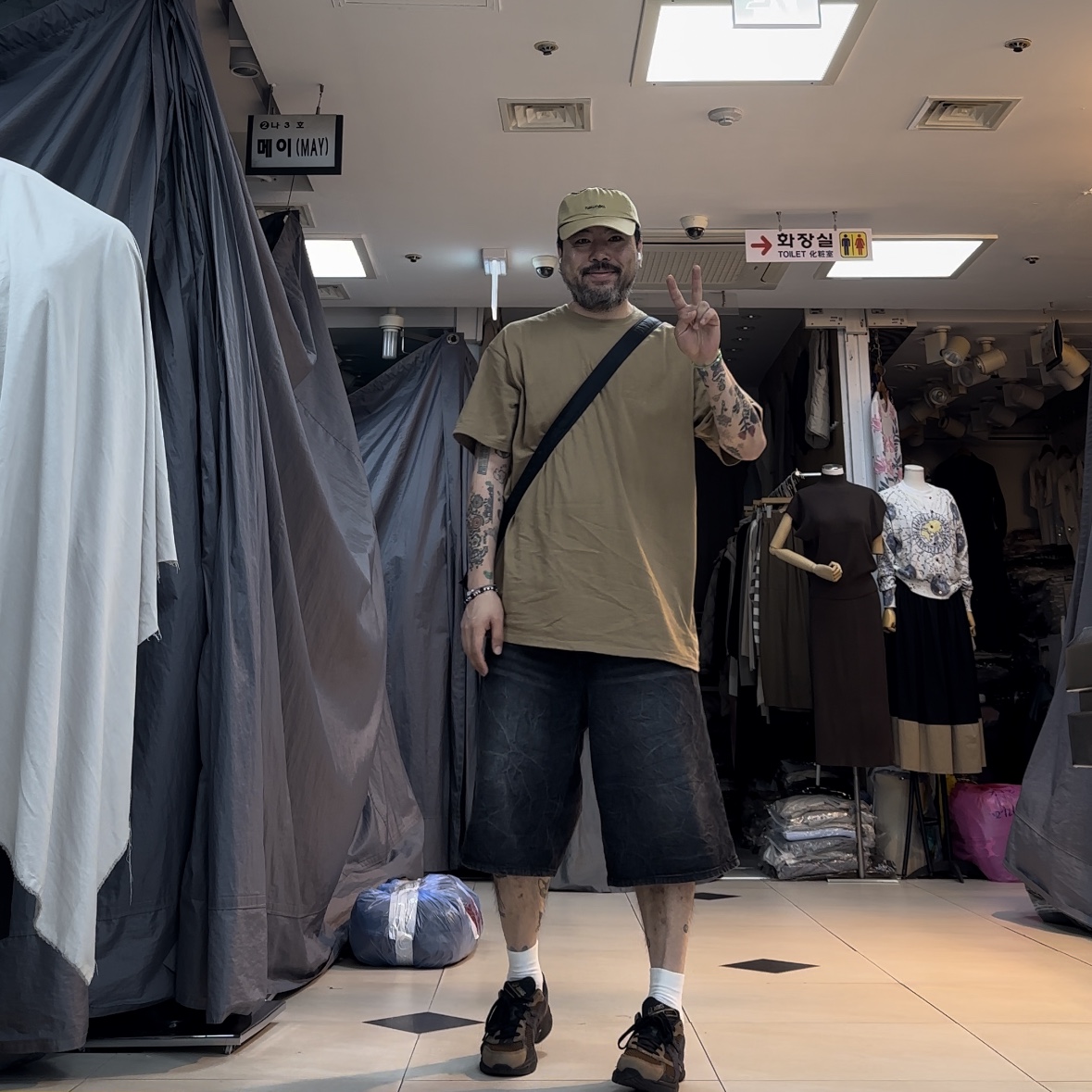 Asics Gel-1130 SMU Dark Brown Midnight 착용 스타일 - 1