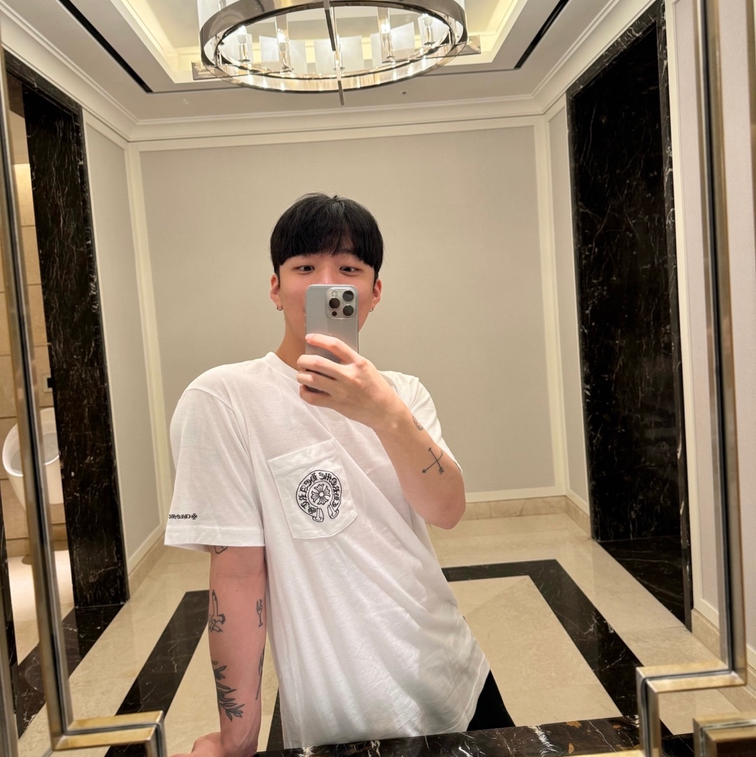 Chrome Hearts Horseshoe Logo Pocket T-Shirt White 착용 스타일