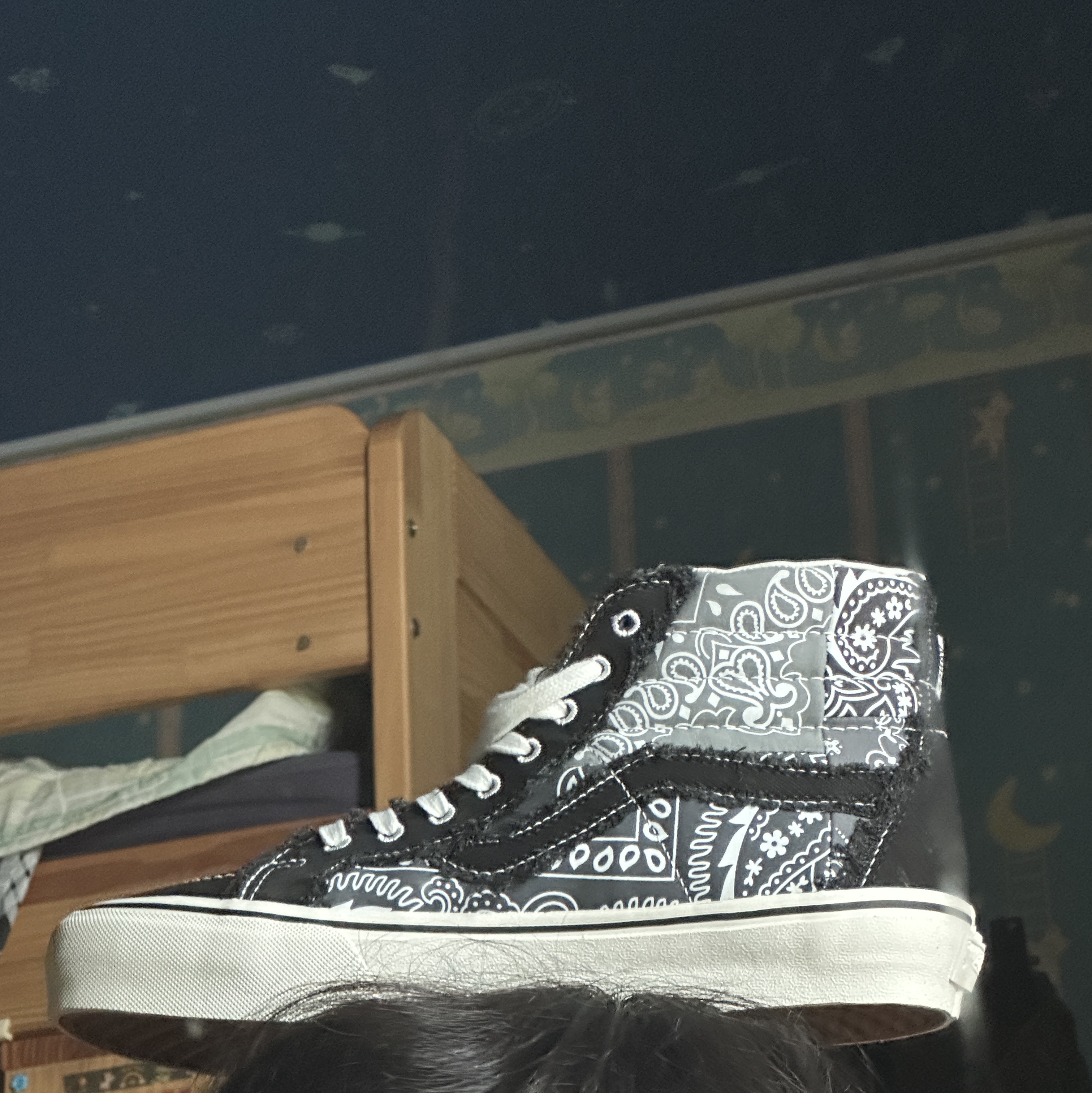 Vans Vault x Invincible Sk8-Hi Reissue Frayed LX Gnarly Pack Black 착용 스타일 - 2