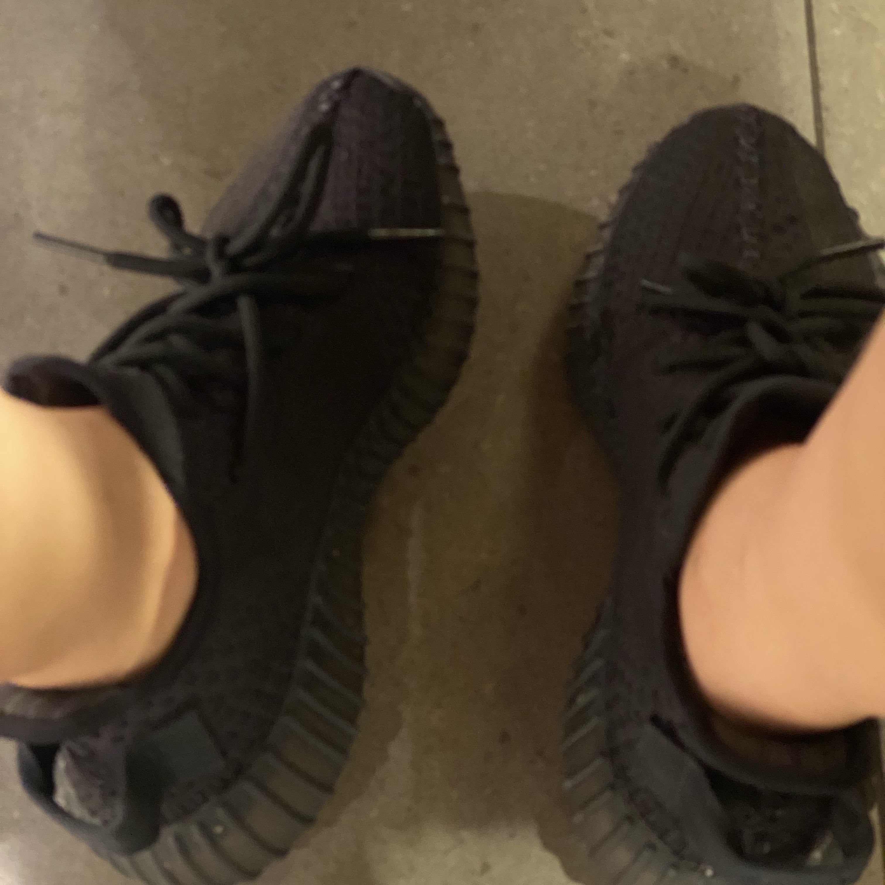 Adidas Yeezy Boost 350 V2 Onyx 착용 스타일