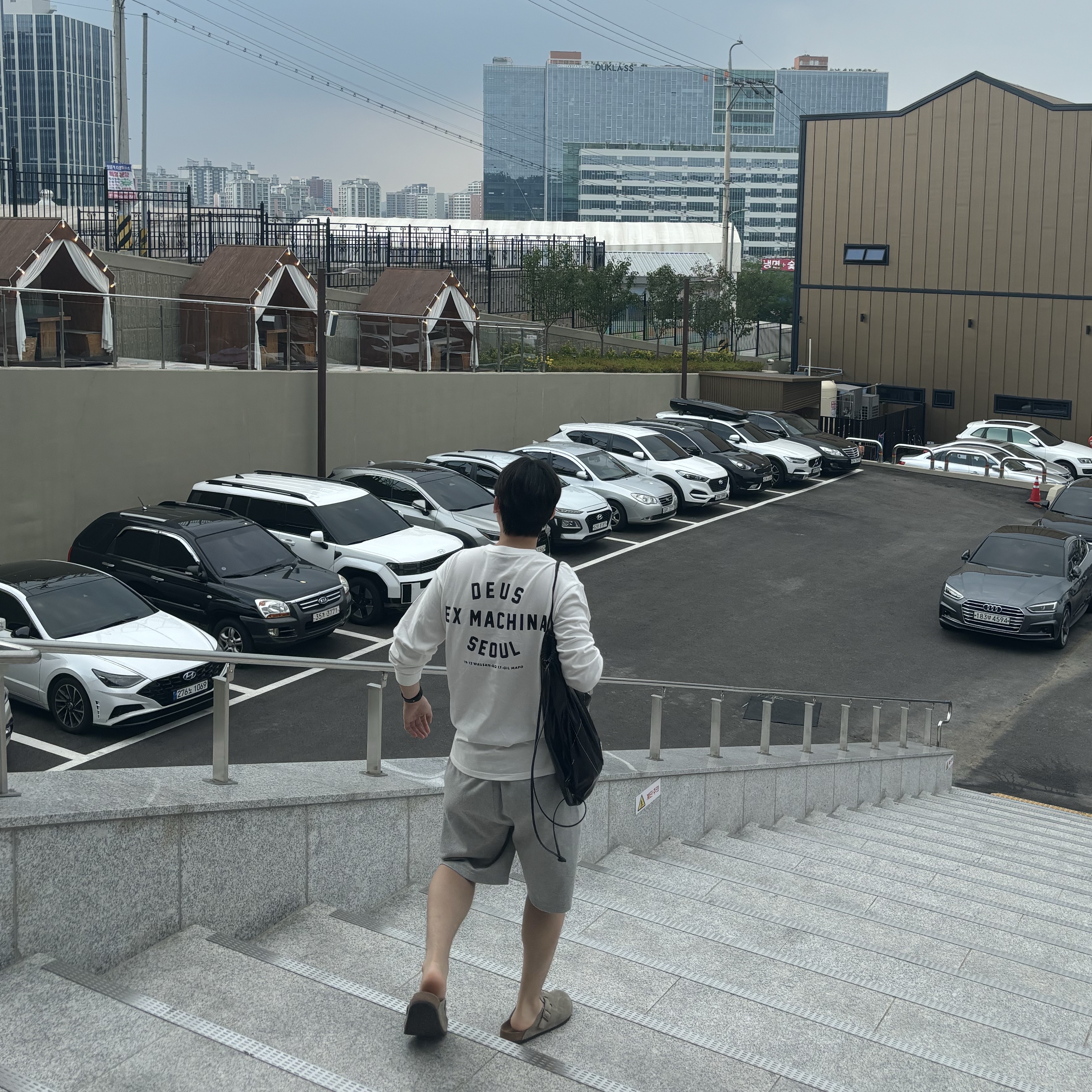 Deus Ex Machina Seoul College Long Sleeve T-Shirt White, Birkenstock Boston Soft Footbed Taupe - Regular 착용 스타일 - 1