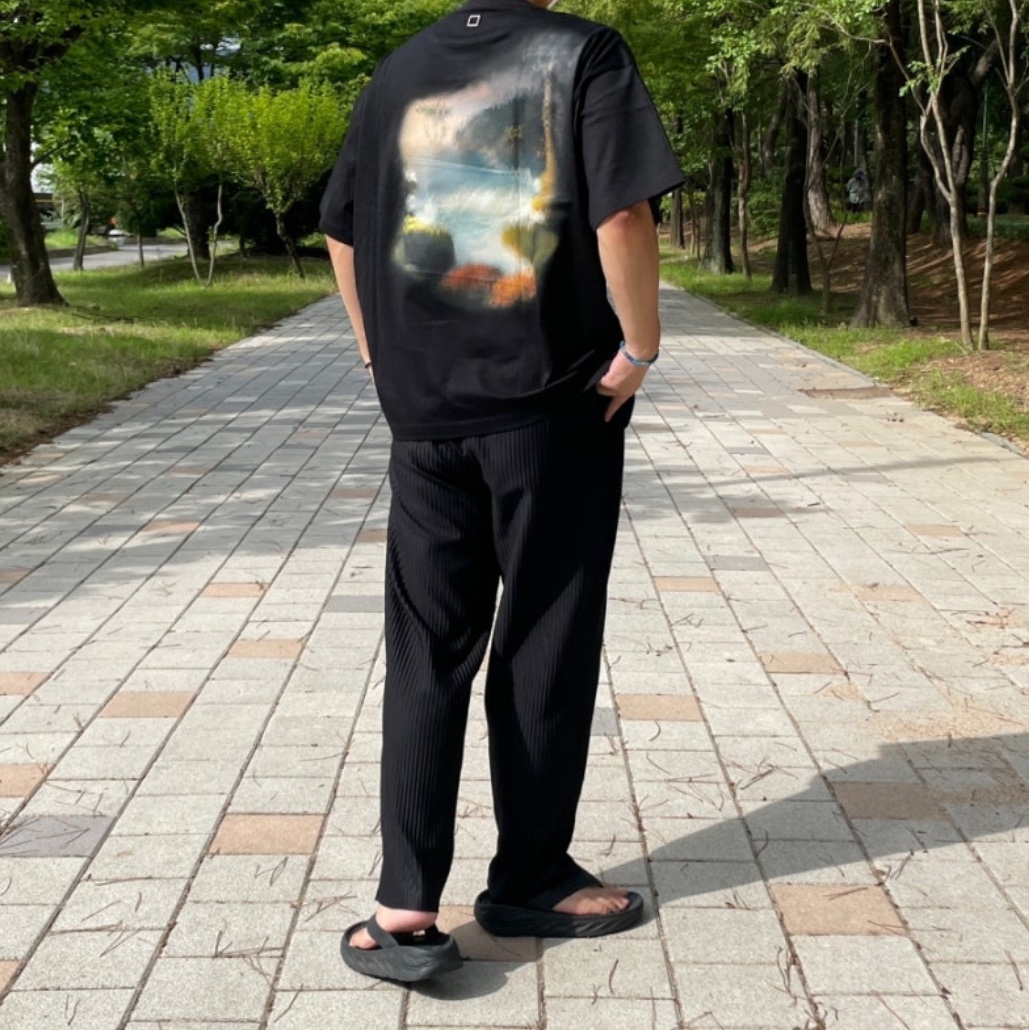 Wooyoungmi Blur Graphic T-Shirt Black - 24SS 착용 스타일 - 1