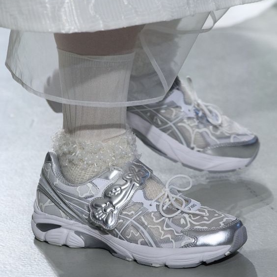 Asics x Cecilie Bahnsen GT-2160 White, Asics x Cecilie Bahnsen Gel-Quantum 360 VIII Grey Yellow 착용 스타일 - 3