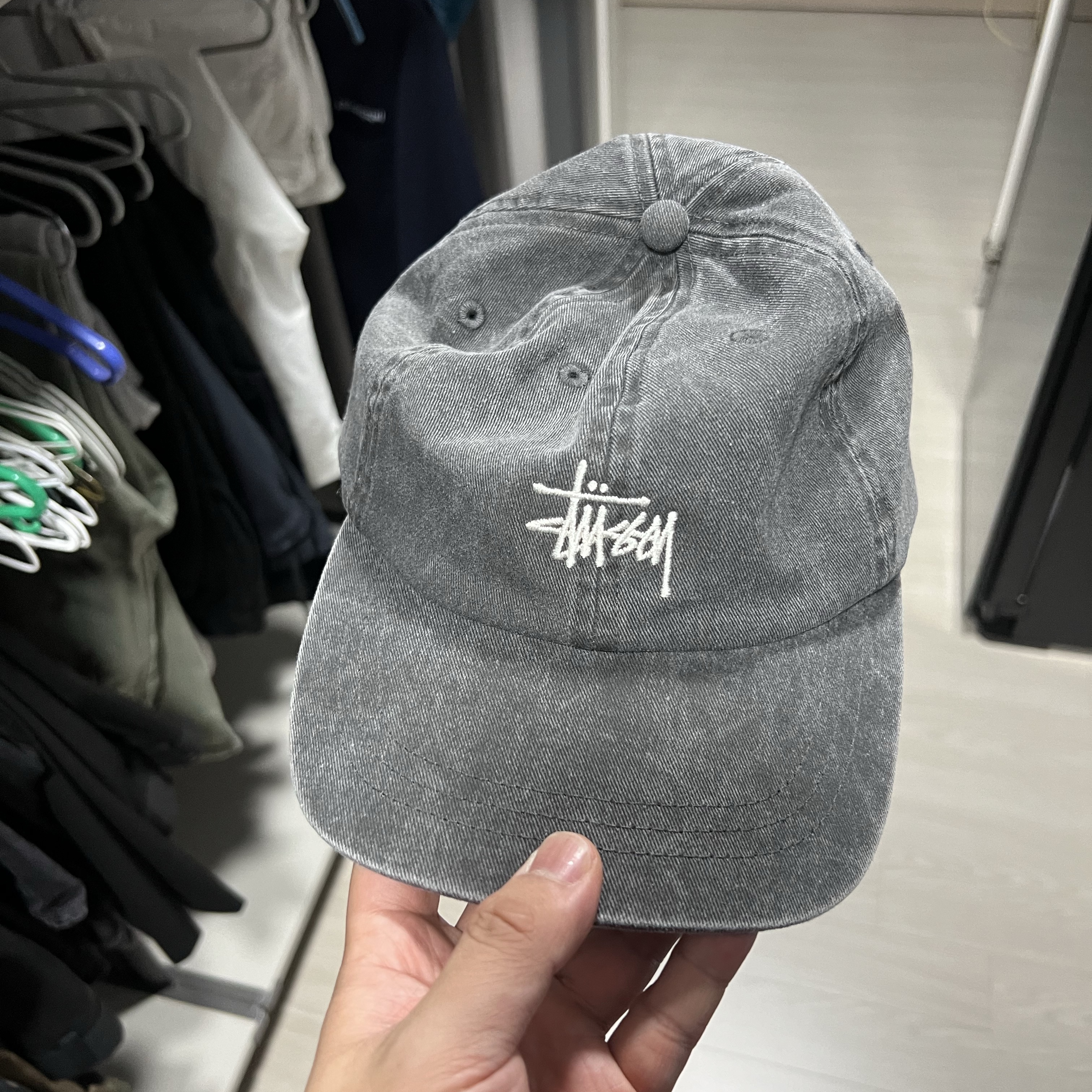 Stussy Washed Basic Low Pro Cap Charcoal 착용 스타일