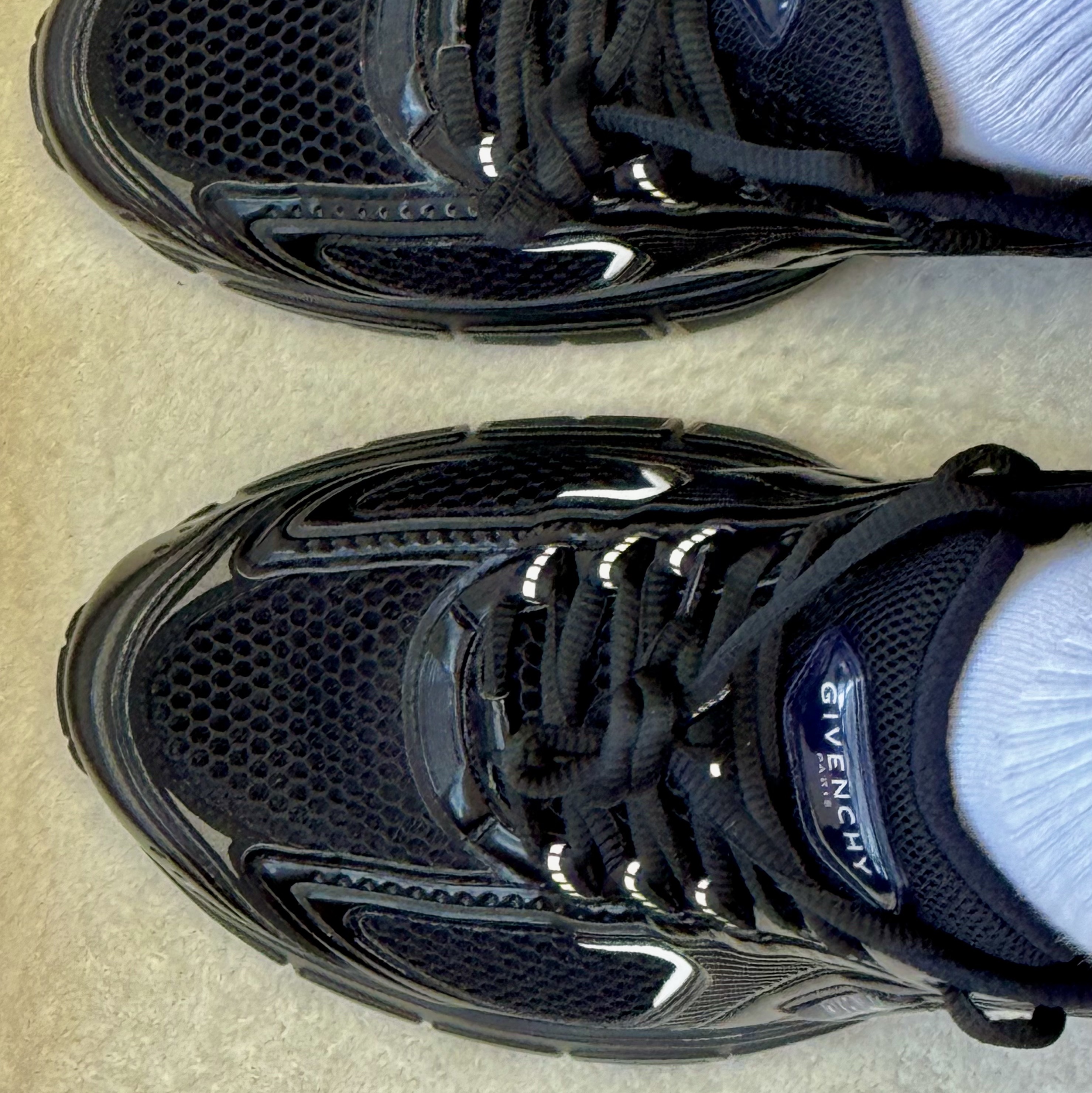 Givenchy TK-MX Runner Sneakers in Mesh Black, Asics Gel-Kayano 14 Cream Black 착용 스타일 - 3