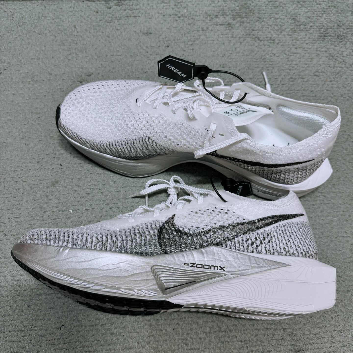 Nike ZoomX Vaporfly Next% 3 White Grey 착용 스타일 - 1