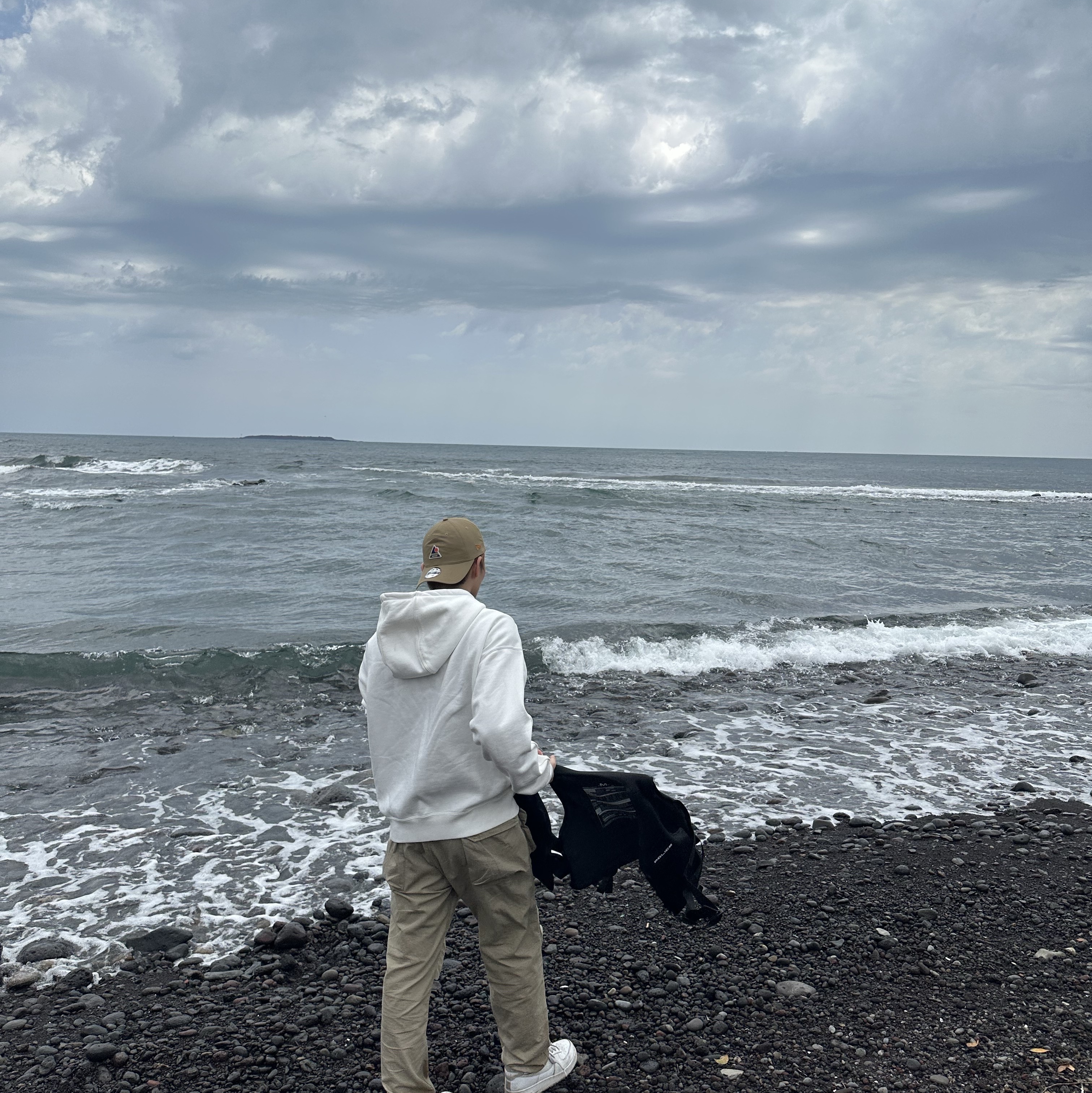 Nike x Jacquemus NRG Fleece Hoodie Sail - Asia, Adidas x Human Made Adimatic Gray 착용 스타일 - 3