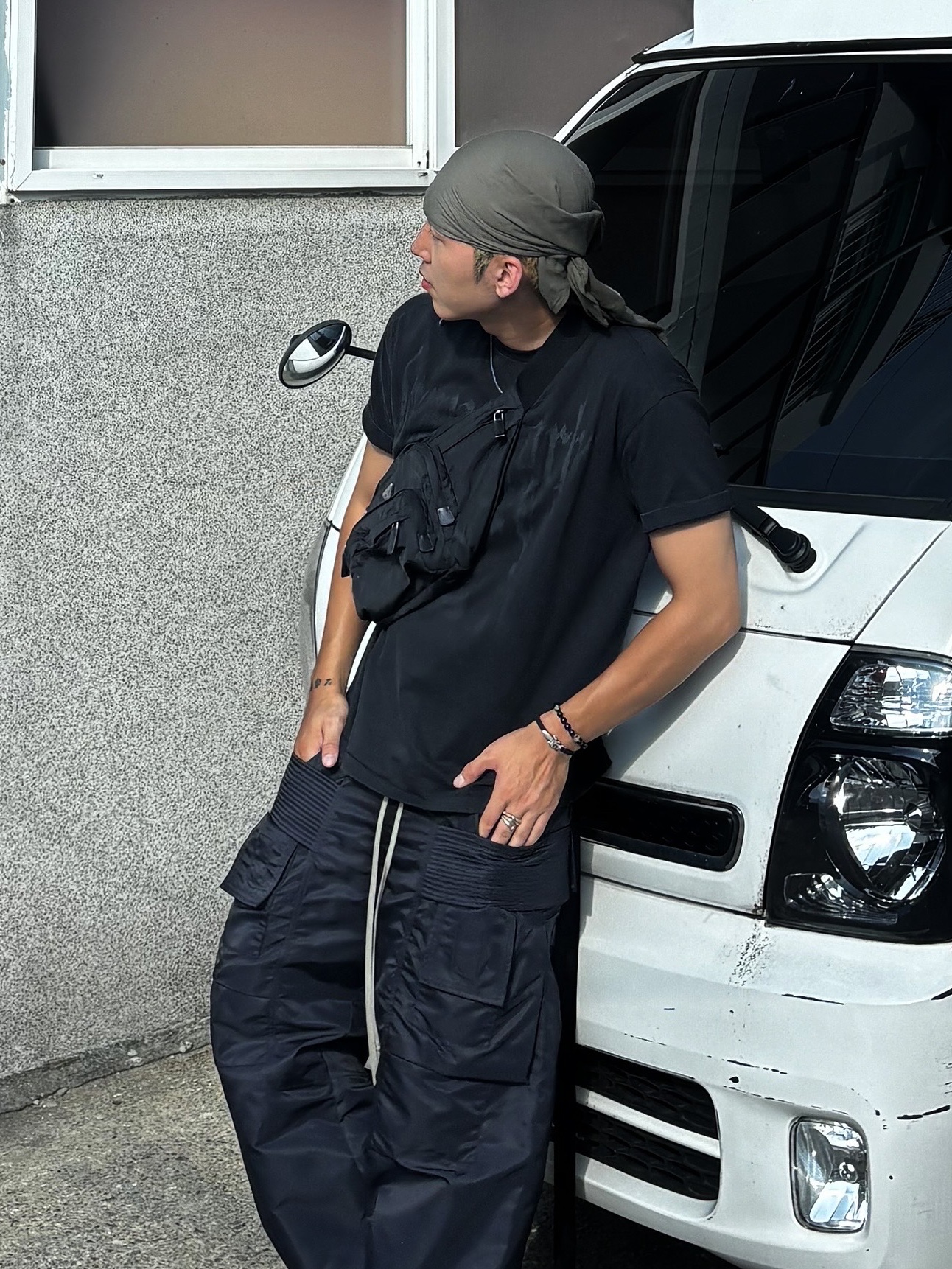 Rick Owens Drkshdw Creatch Cargo Drawstring Pants Black 착용 스타일 - 4