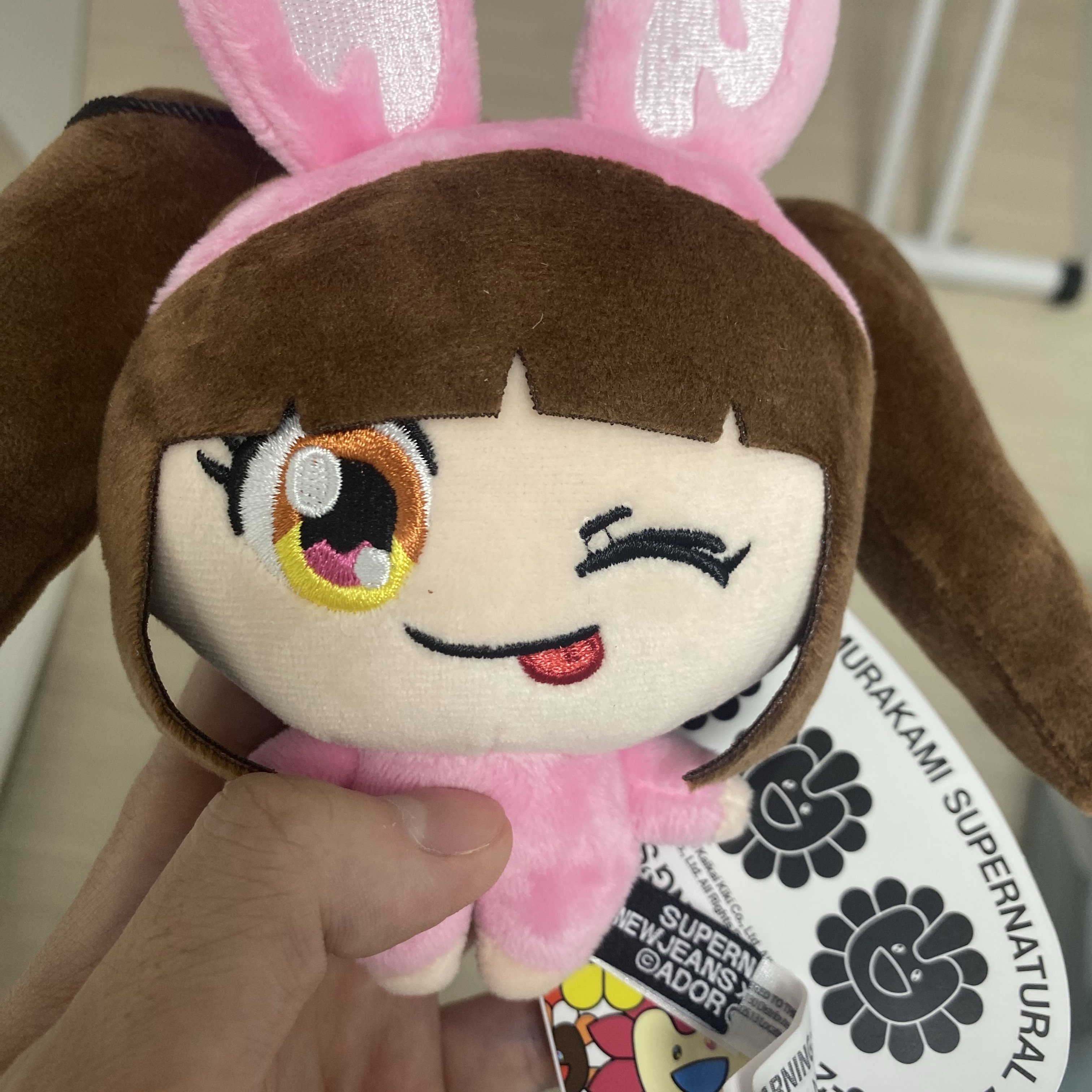 NewJeans x Murakami Plush Keyring Hanni 착용 스타일