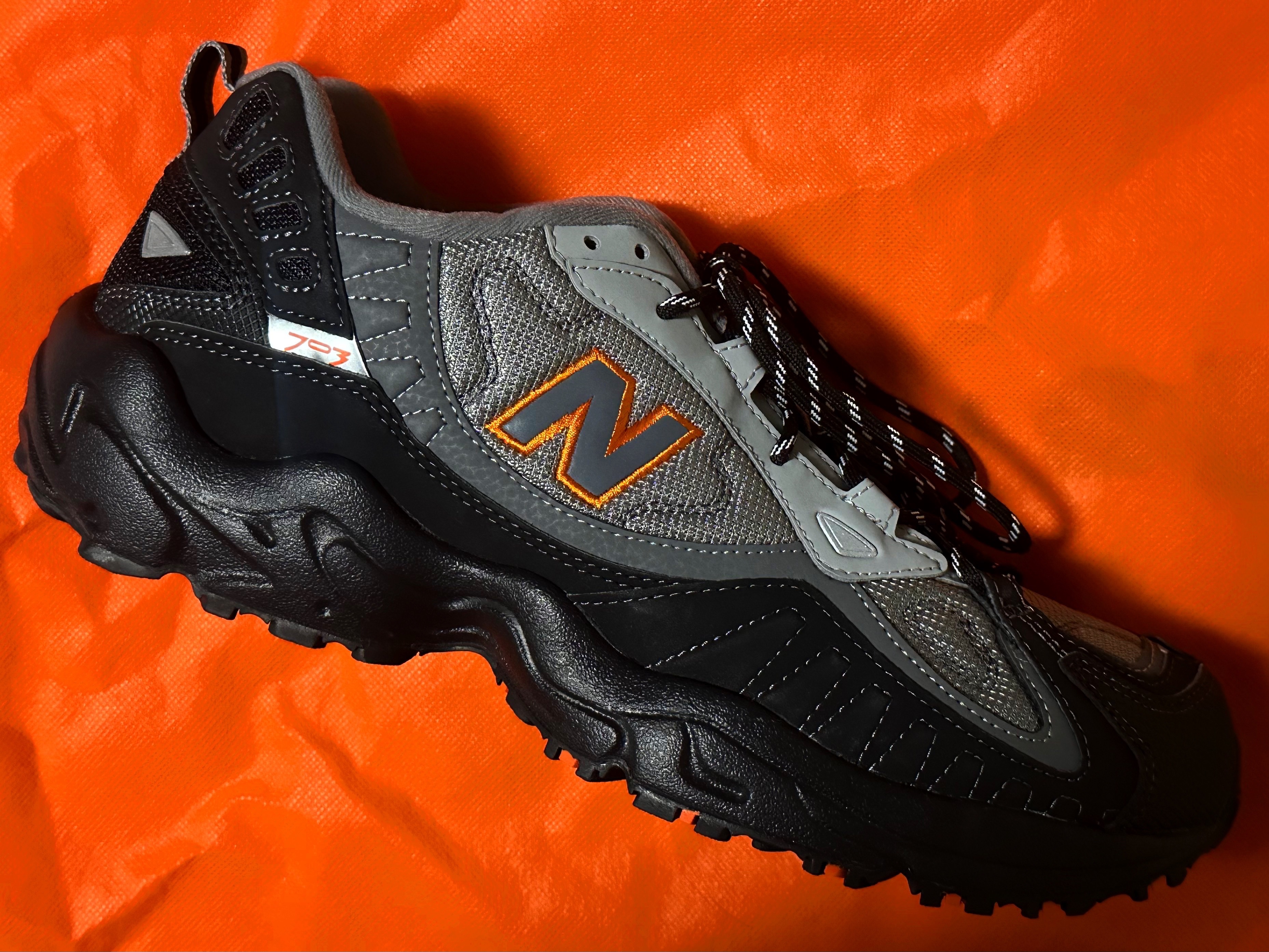 New Balance 703 Grey Black Orange 착용 스타일 - 2