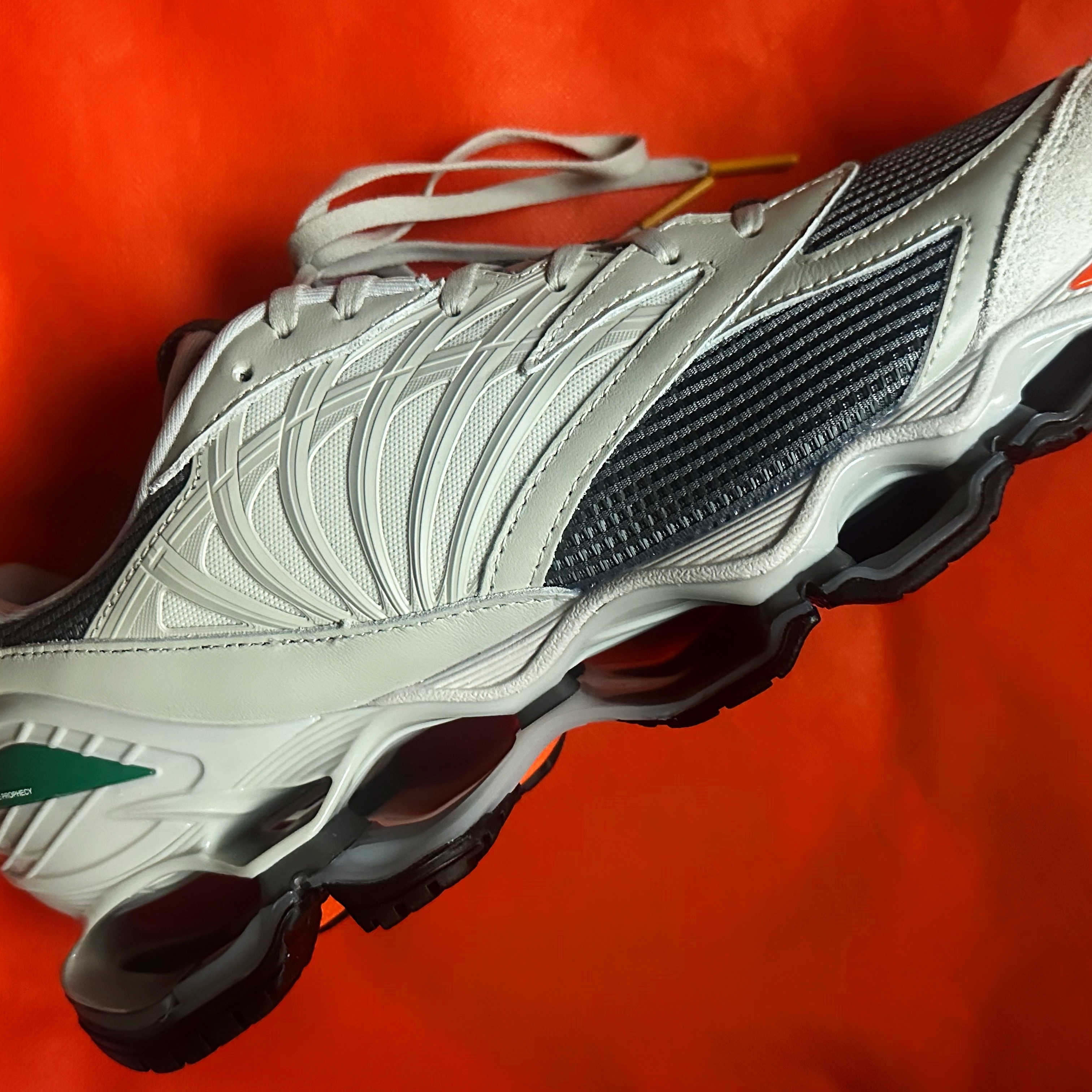 Mizuno x Graphpaper Wave Prophecy LS Cool Gray 착용 스타일 - 5