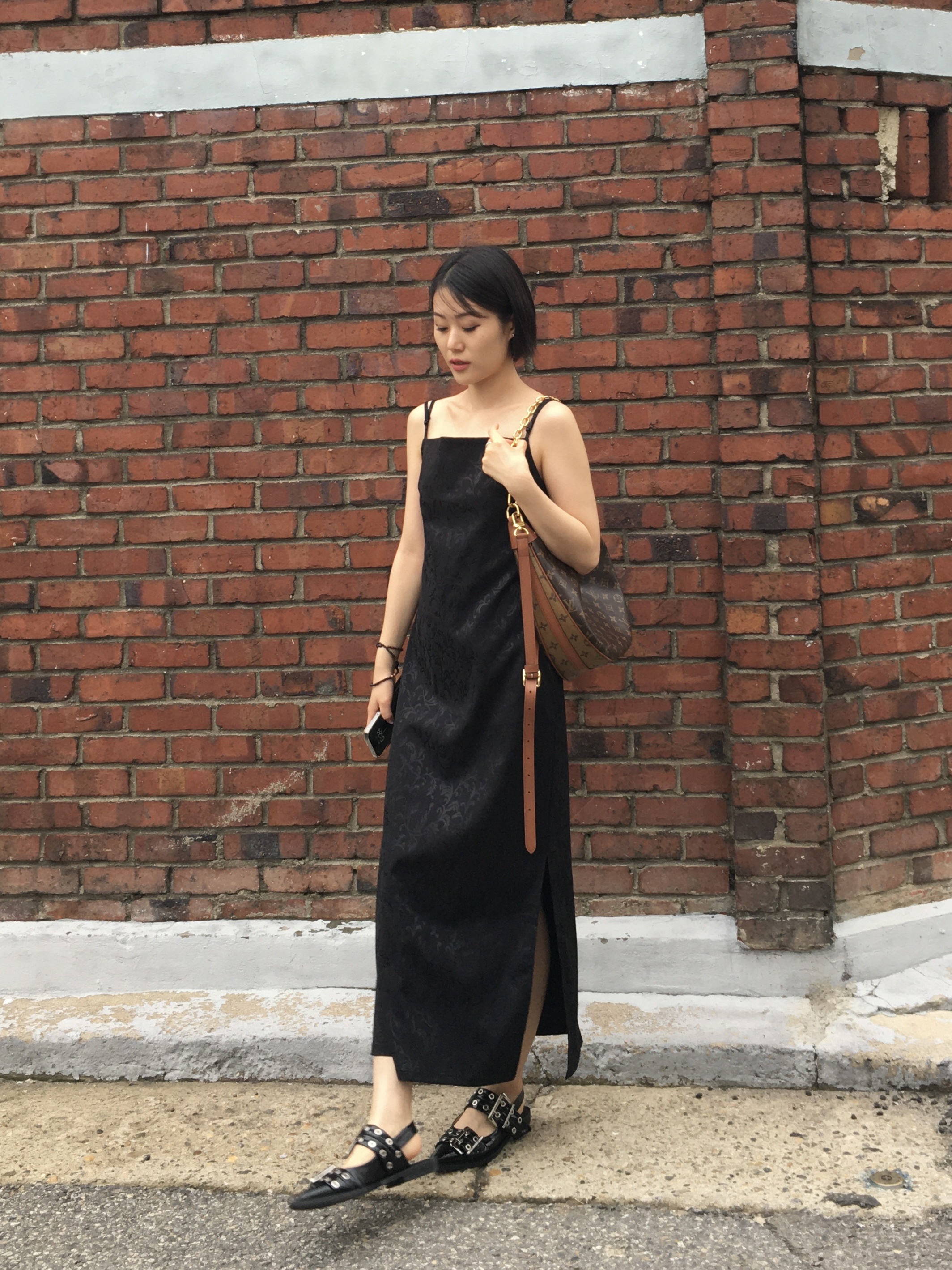 Louis Vuitton Loop Hobo Monogram, (W) Ganni Chunky Buckle Ballerina Flat Shoes Black 착용 스타일 - 1