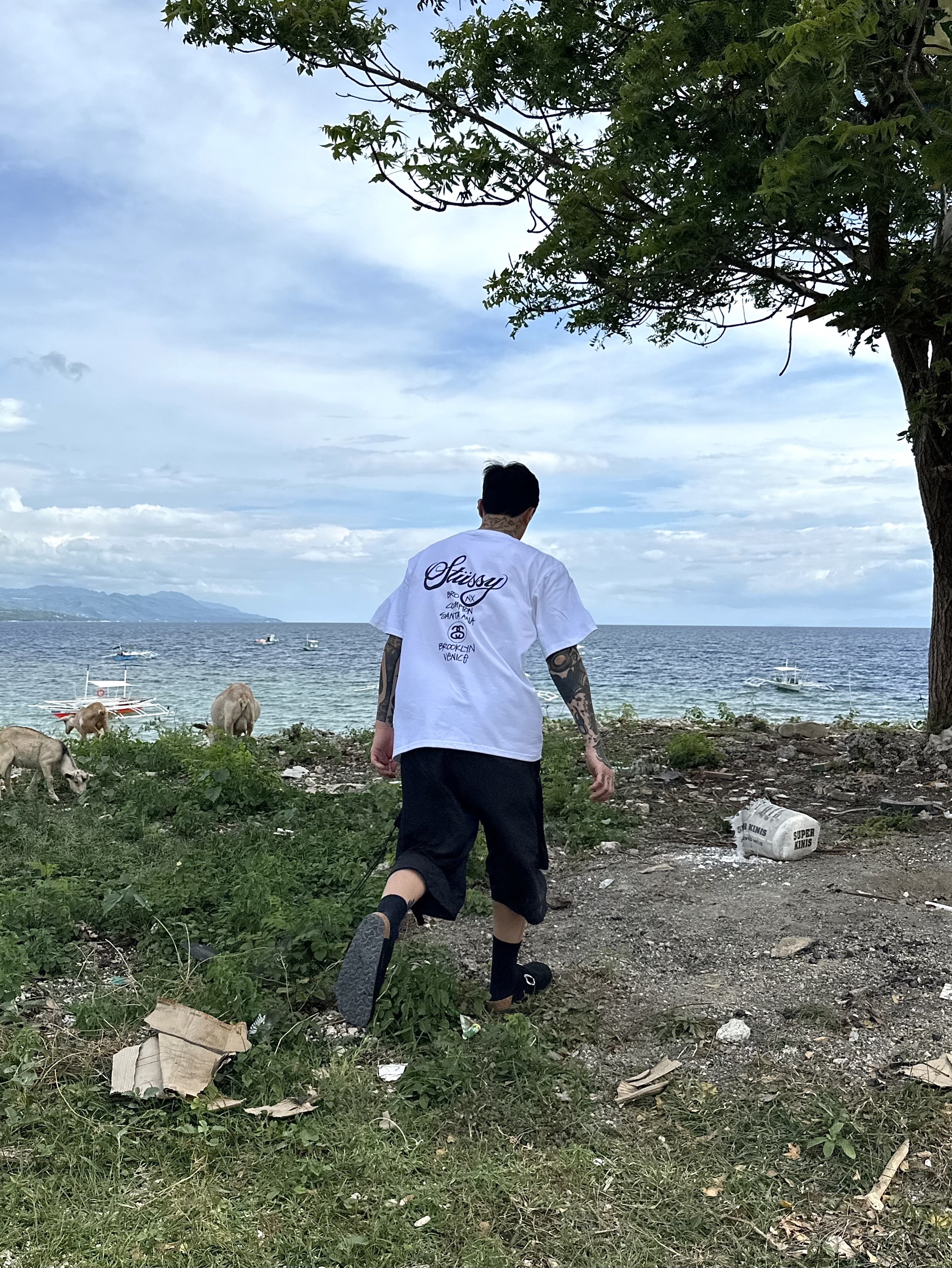 Stussy World Tour T-Shirt White 2024,2025, Birkenstock Boston Soft Footbed Taupe - Regular 착용 스타일 - 2