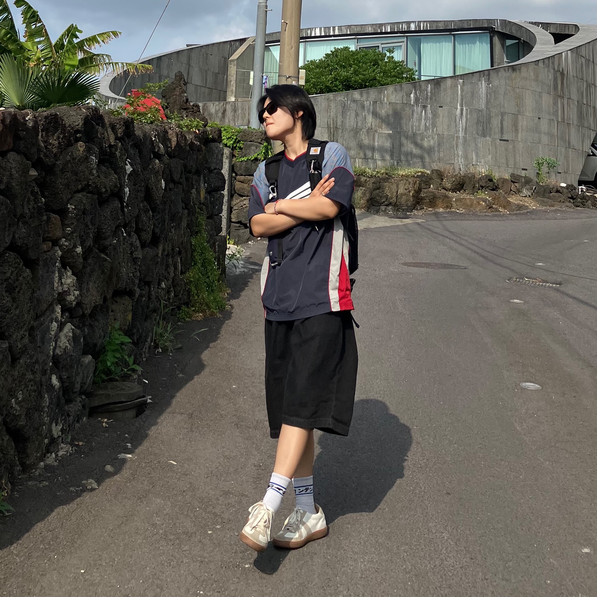 Oakley Ojector Matte Black Tortoise Frame Prizm Black Polarized Lenses High Bridge Fit, Carhartt WIP Kickflip Backpack Black 착용 스타일 - 1