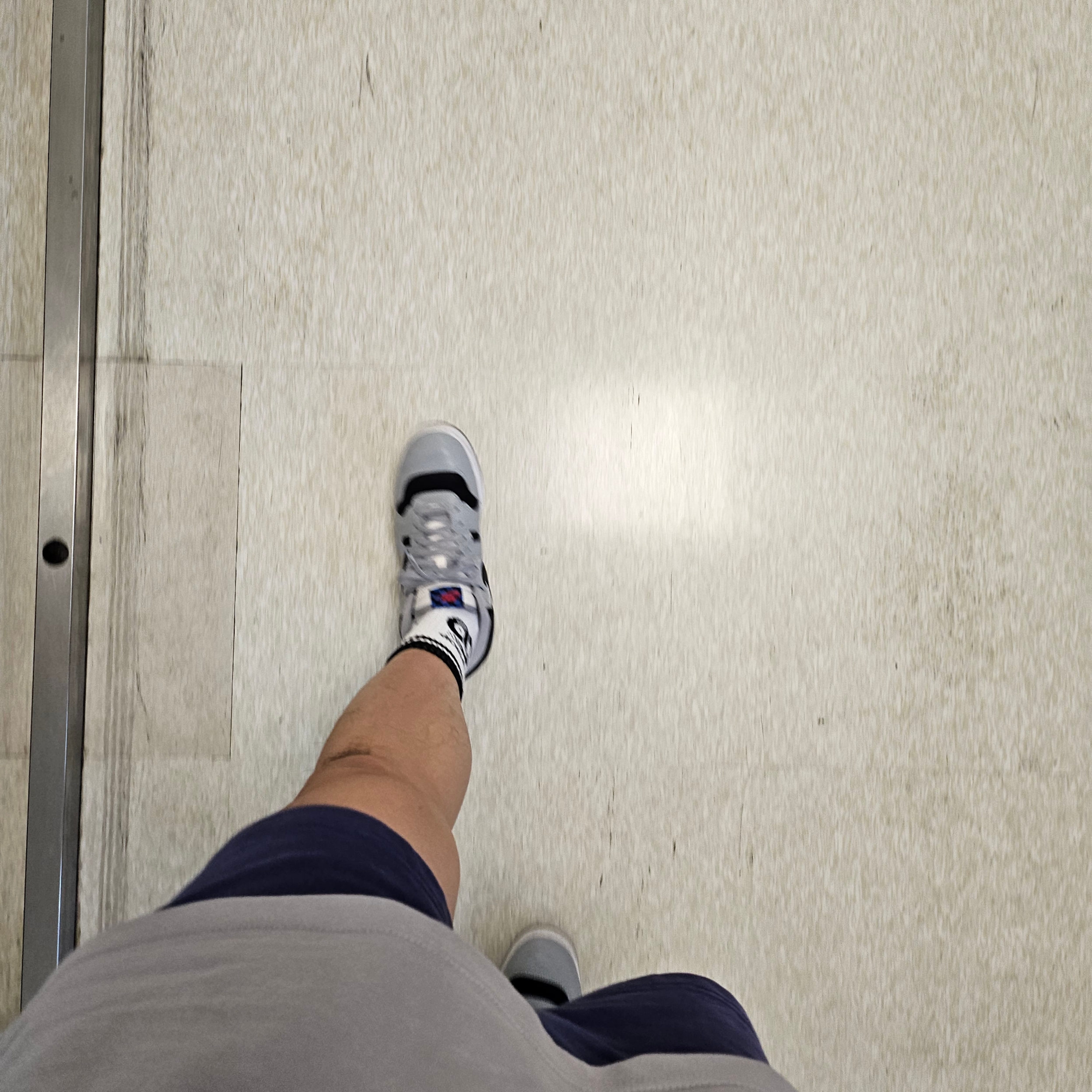 Nike x Travis Scott Mac Attack SP Light Smoke Grey, Balenciaga Political Campaign Sweatshorts Grey White 착용 스타일
