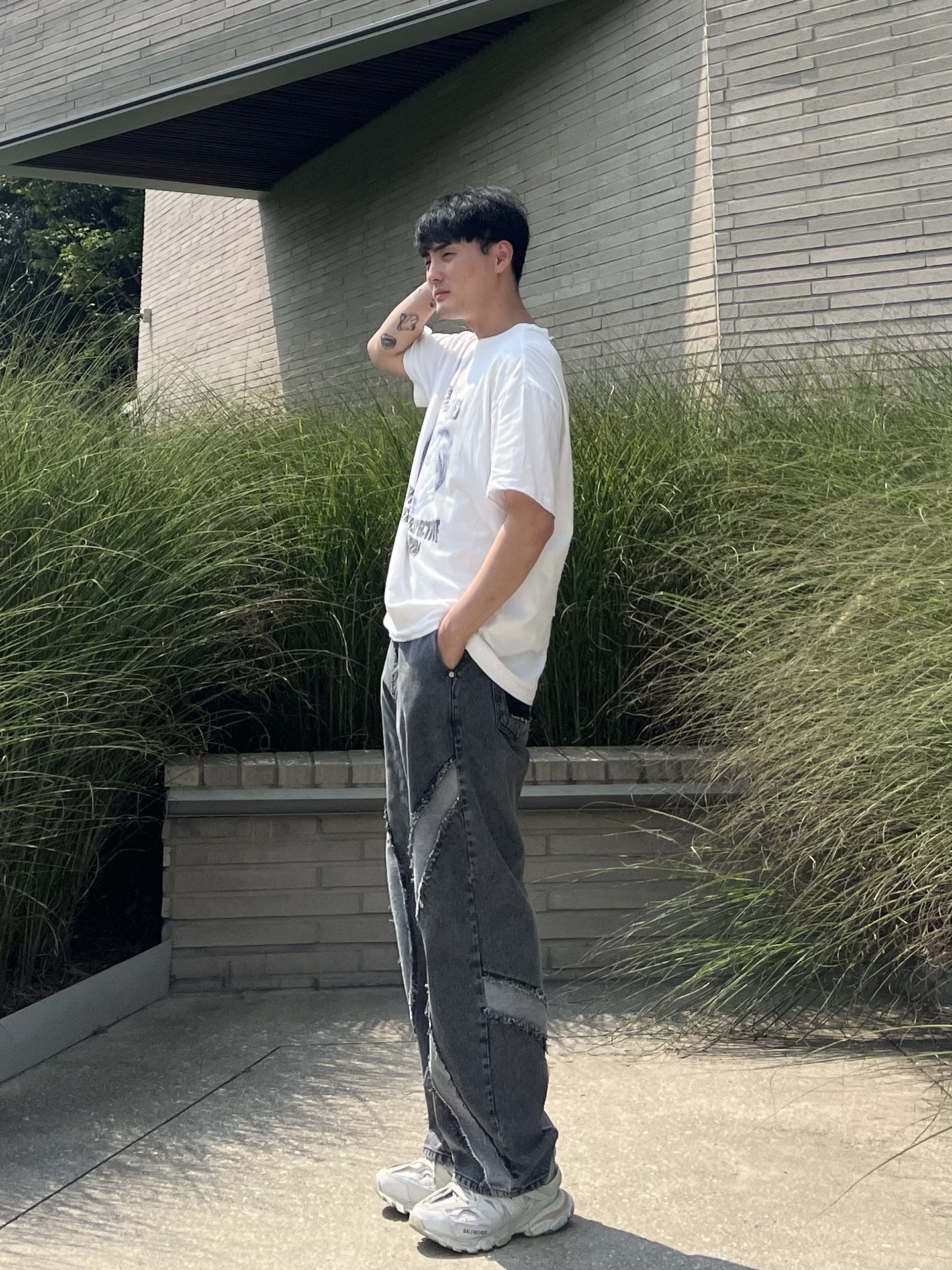 Balenciaga Track Sneakers White 착용 스타일 - 1