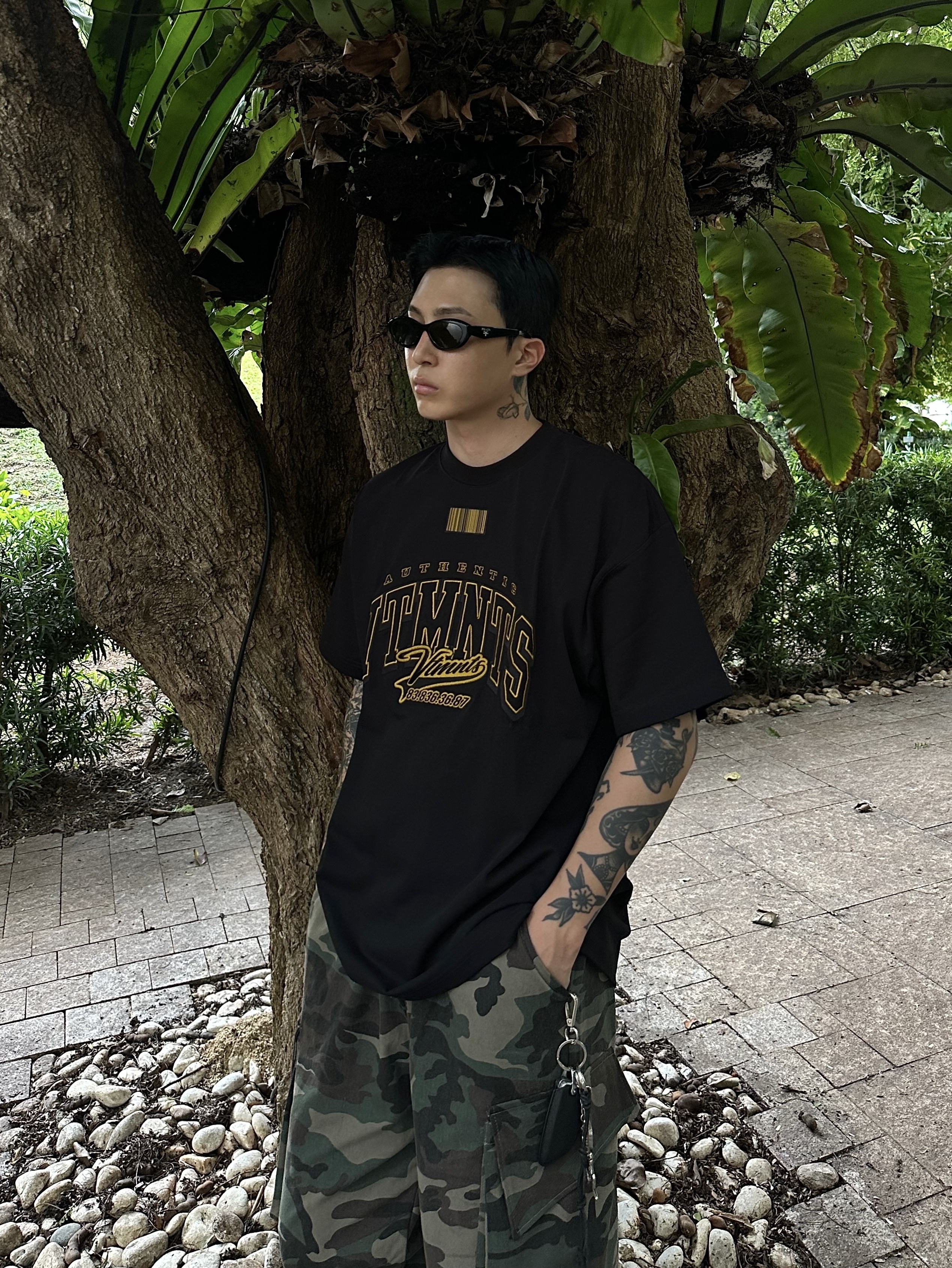 Prada Symbole Sunglasses Slate Gray Lenses Alternative fit, Oakley Factory Team x Brain Dead Flesh White Birch 착용 스타일 - 1