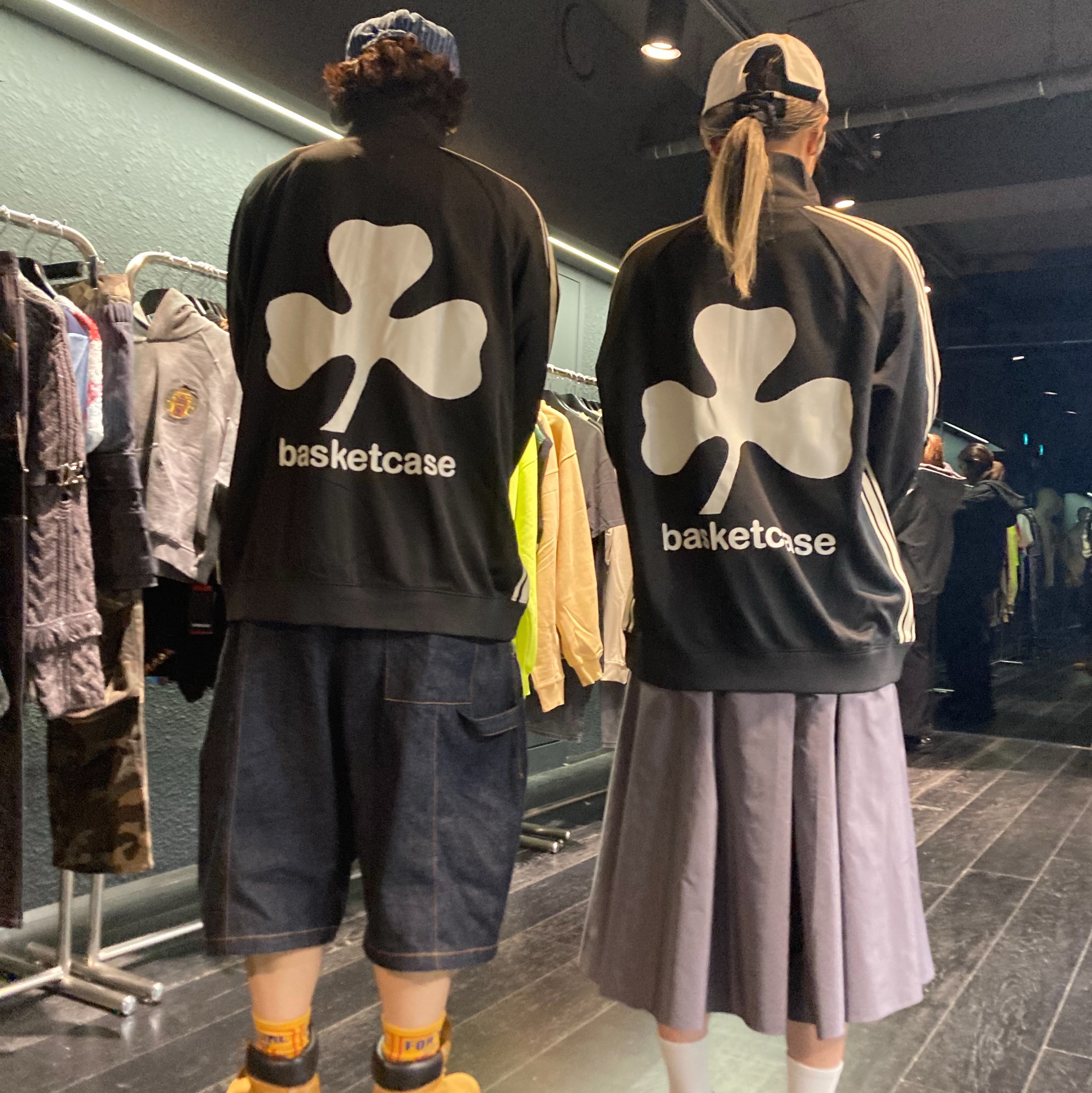 Basketcase Lucky Track Jacket Black Cream, Sage Nation Box Pleat Denim Shorts Raw Denim 착용 스타일 - 1