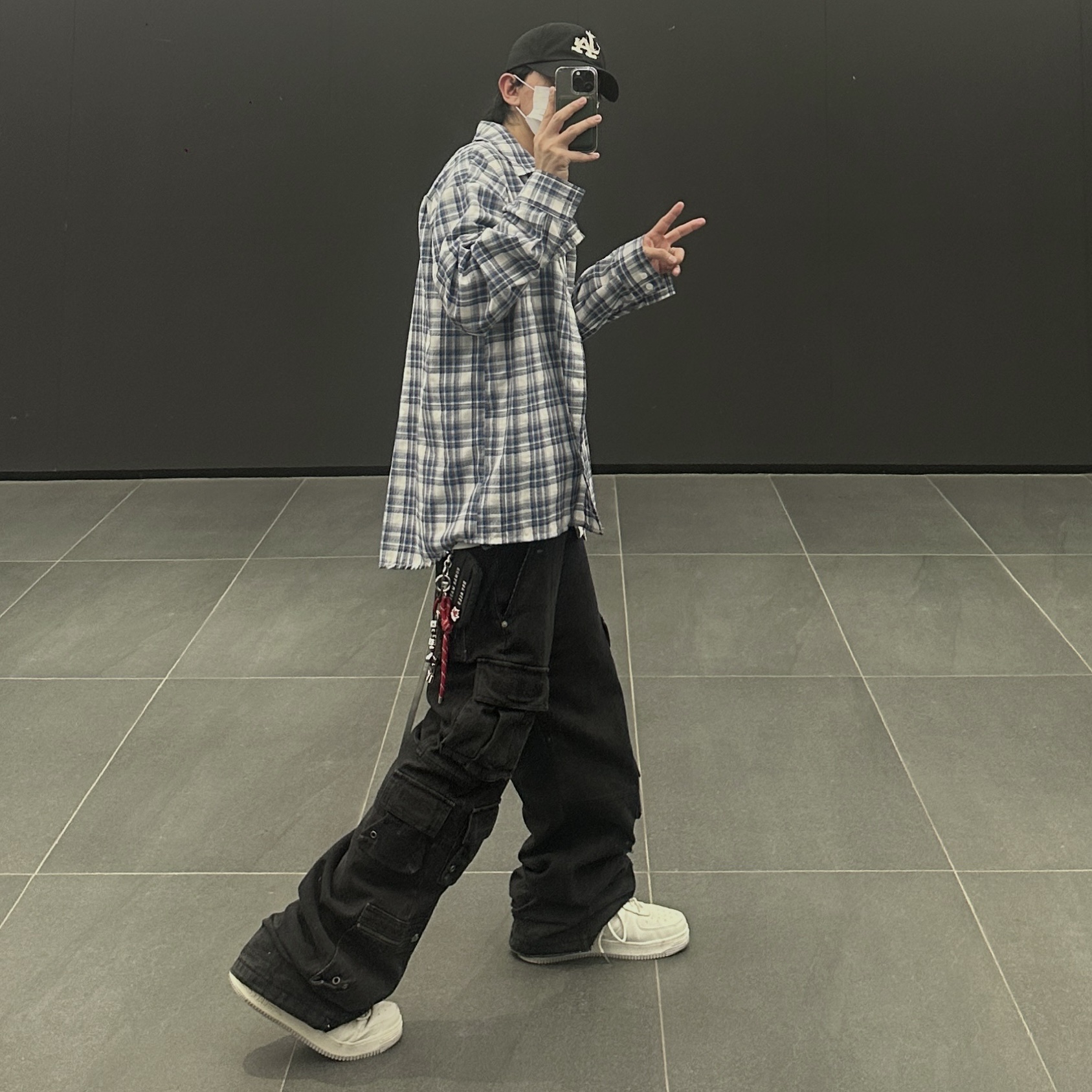 BAPE x JJJJound Bape Sta Low White Light Grey, Human Made Military Card Case Black 착용 스타일 - 1