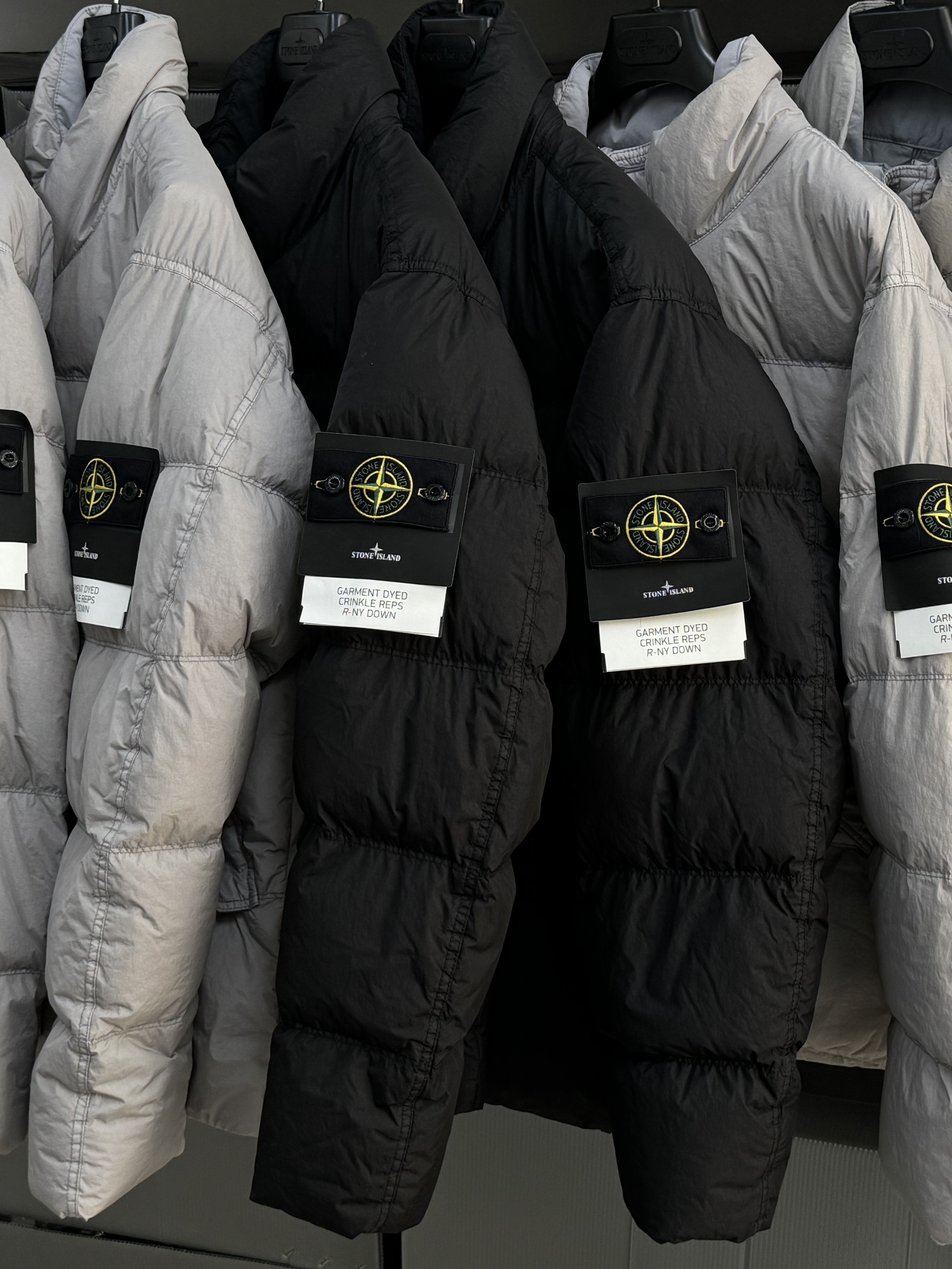 Stone Island 40123 Garment Dyed Crinkle Reps R-NY Down Jacket Black - 24FW, Stone Island 40123 Garment Dyed Crinkle Reps R-NY Down Jacket Grey - 24FW 착용 스타일 - 5