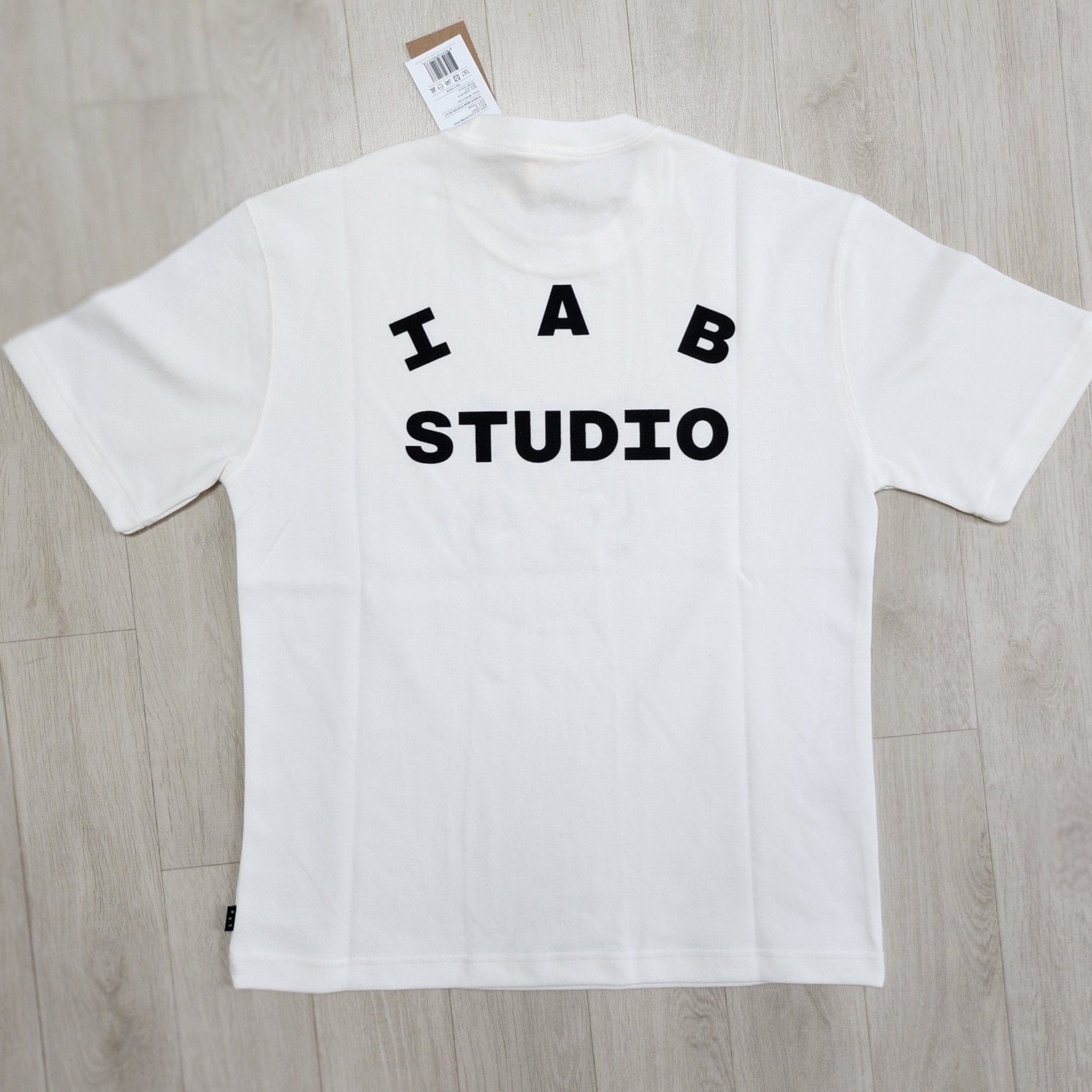 Kia Tigers x IAB Studio Tiger Head T-Shirt White 착용 스타일 - 2