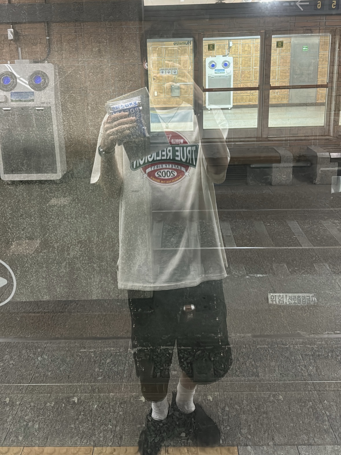 Nike x Comme des Garcons Homme Plus Air Pegasus 2005 Black, True Religion x ONEITA Sober Rally Championship T-Shirt Ivory 착용 스타일 - 2