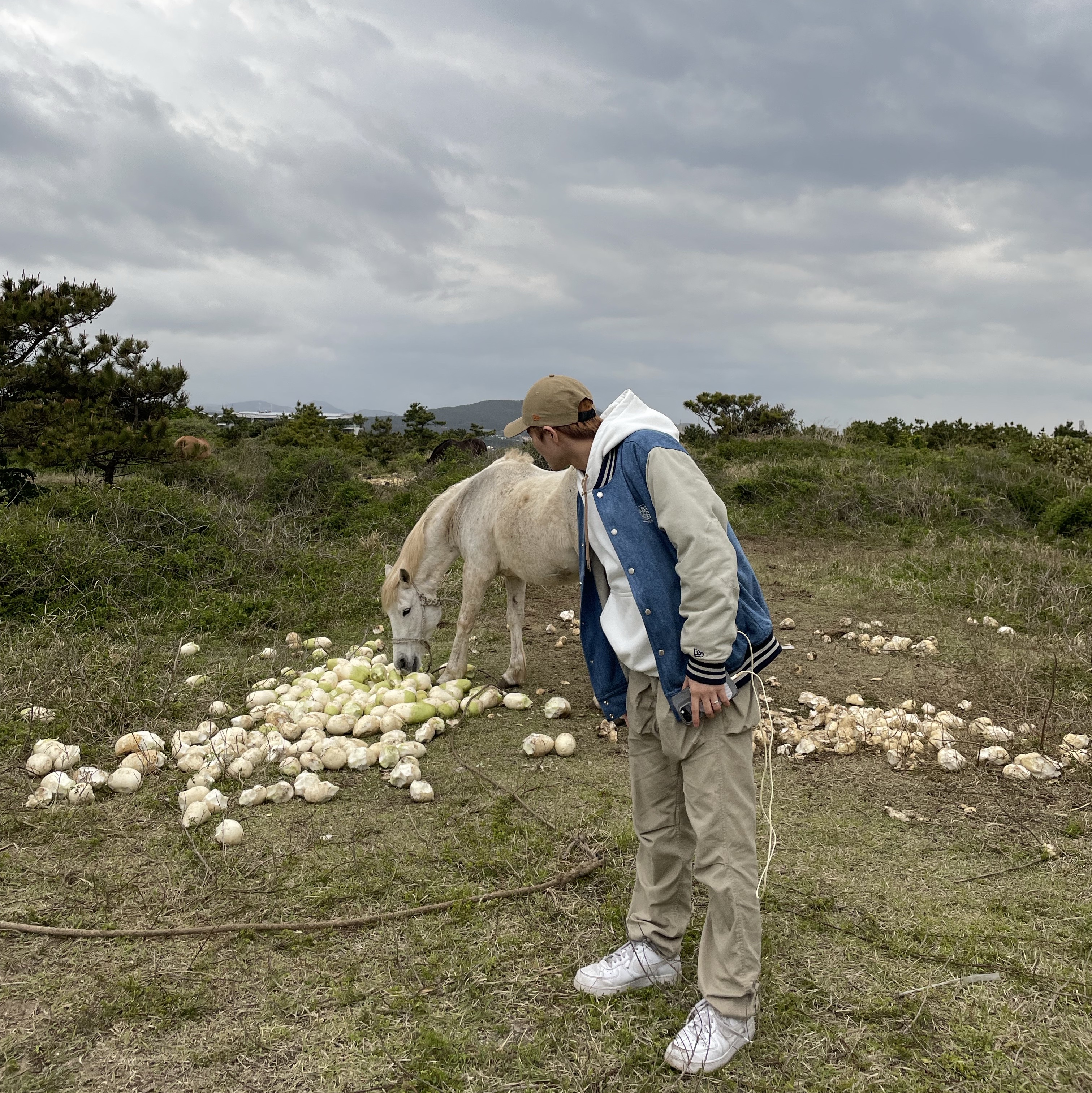 Nike x Jacquemus NRG Fleece Hoodie Sail - Asia, Adidas x Human Made Adimatic Gray 착용 스타일 - 5