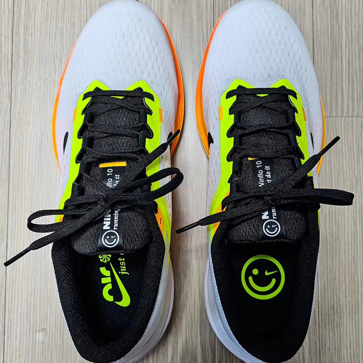Nike Air Winflo 10 White Volt 착용 스타일 - 4