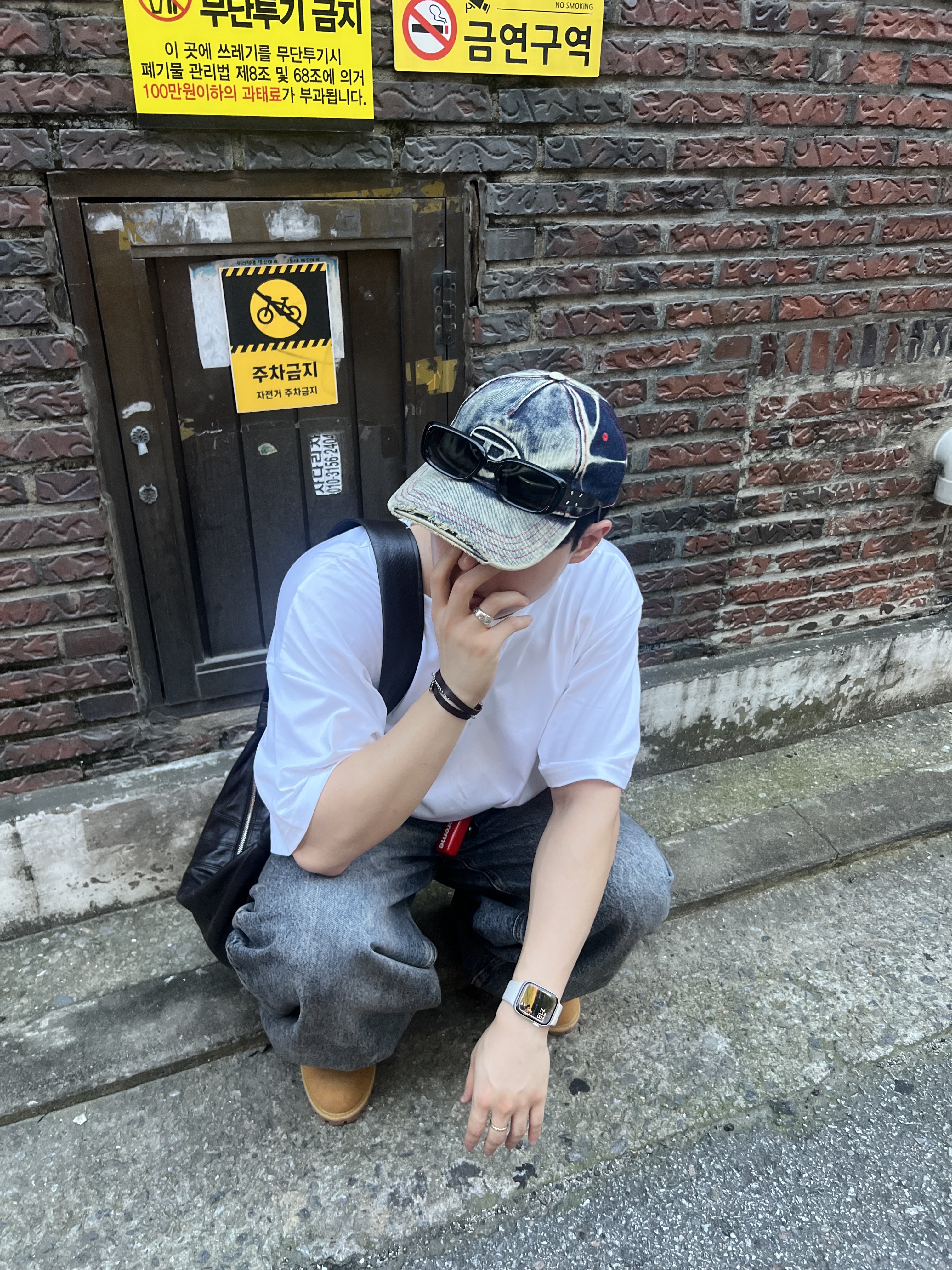 Diesel B-1DR Leather Belt with D Buckle Black, Supreme Floating Keychain Red - 23FW ์ฐฉ์ฉ ์คํ์ผ - 4