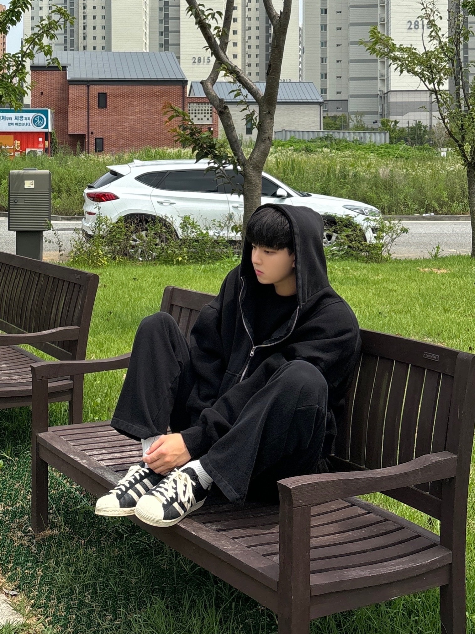 Adidas Superstar 82 Black White 착용 스타일 - 2