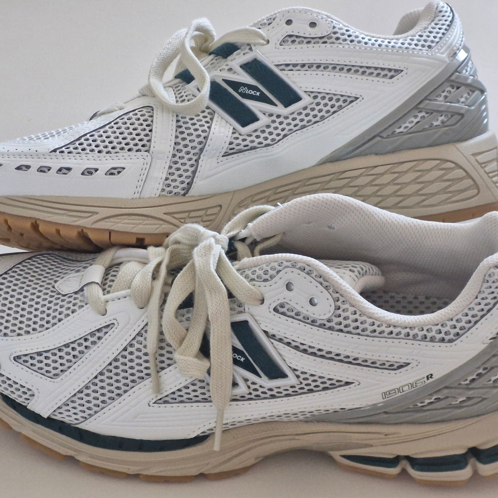New Balance 1906R Silver Green 착용 스타일 - 2