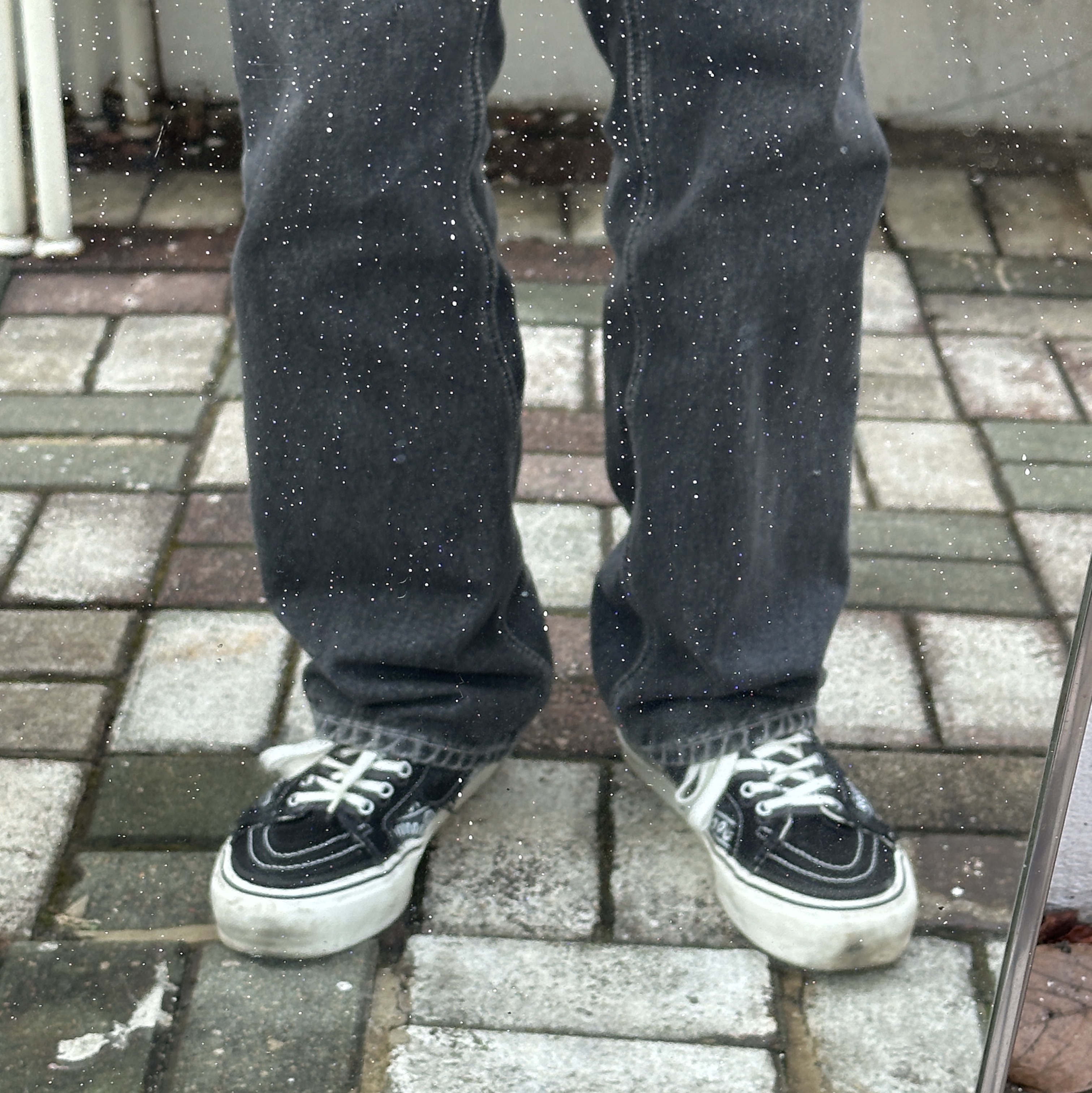 Vans Vault x Invincible Sk8-Hi Reissue Frayed LX Gnarly Pack Black 착용 스타일 - 6