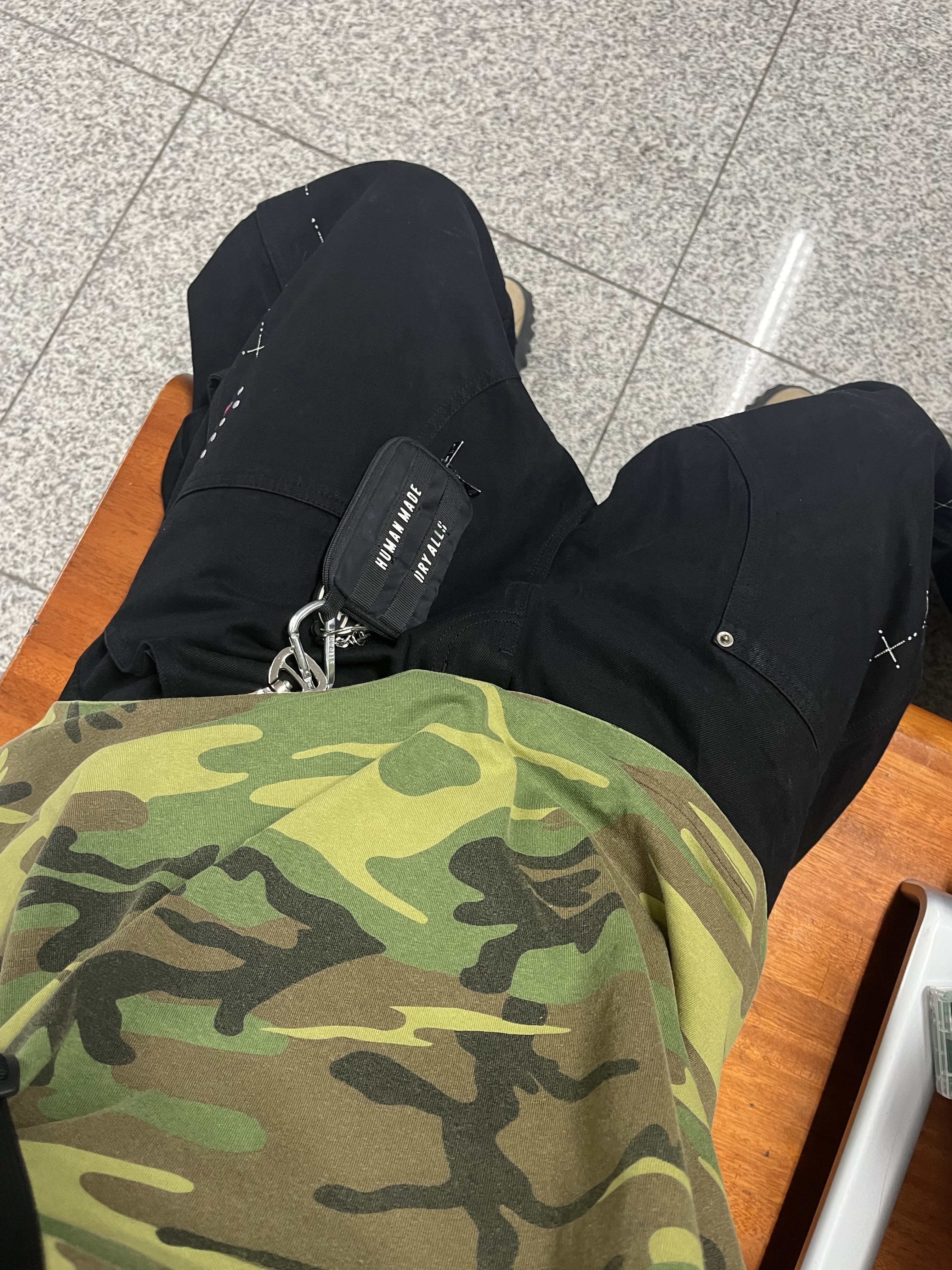 Stussy Surfwalk T-Shirt Camo, Oakley Factory Team x Brain Dead Chop Saw Mocha 착용 스타일 - 3