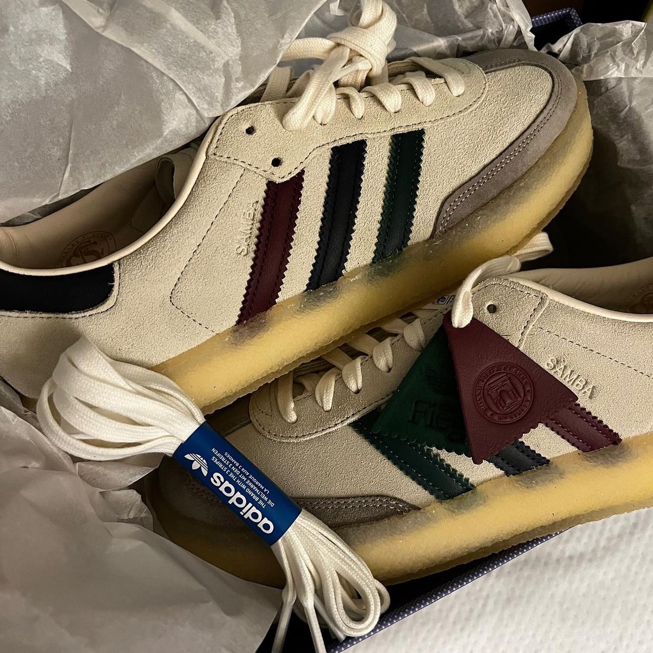 Adidas x Clarks x Ronnie Fieg 8th Street Samba Chalk White Collegiate Green 착용 스타일