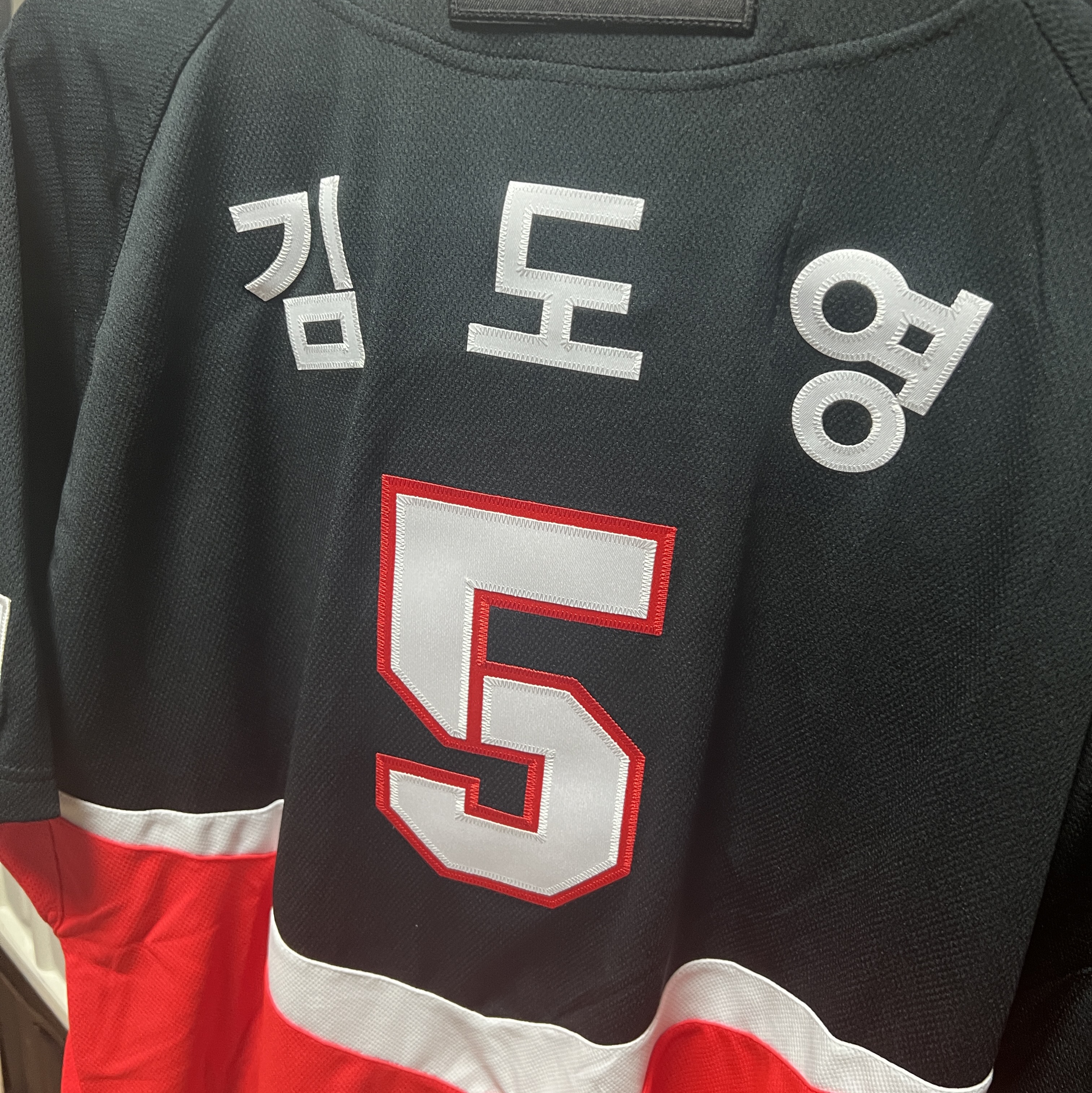 Kia Tigers x IAB Studio 24 Authentic Away Uniform Black (Non Marking Ver.) 착용 스타일