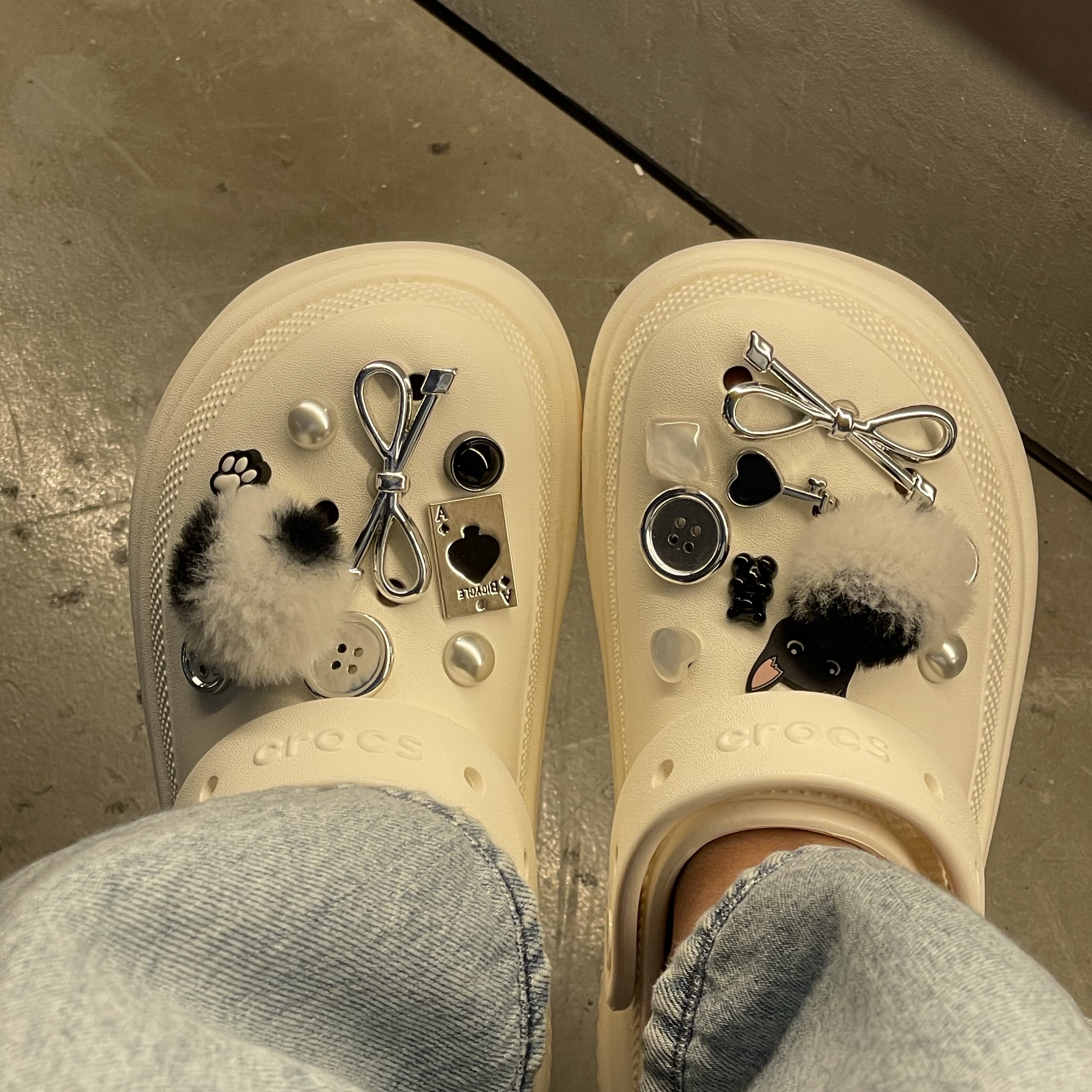 Crocs Stomp Clog White 착용 스타일