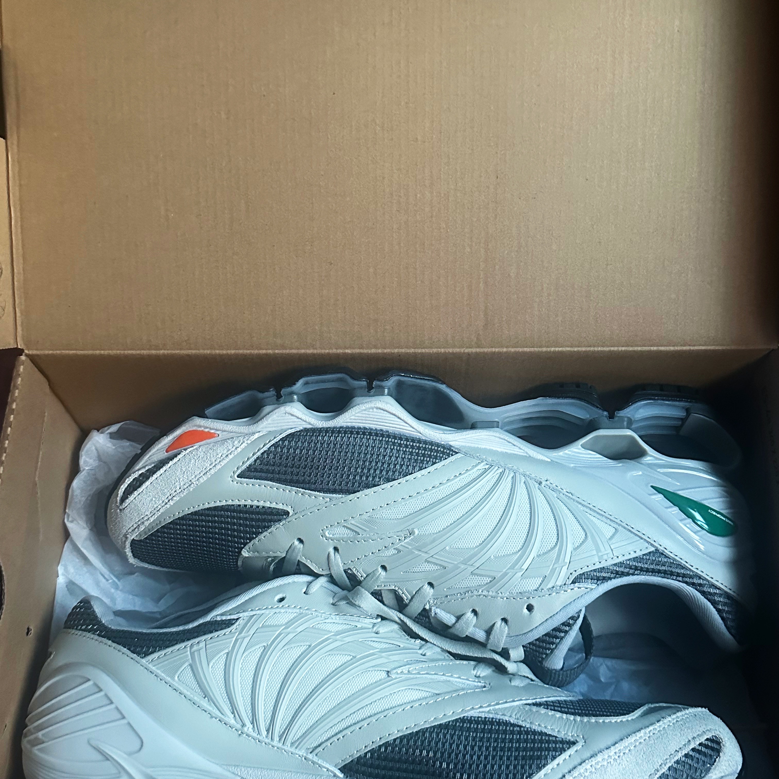 Mizuno x Graphpaper Wave Prophecy LS Cool Gray 착용 스타일 - 2