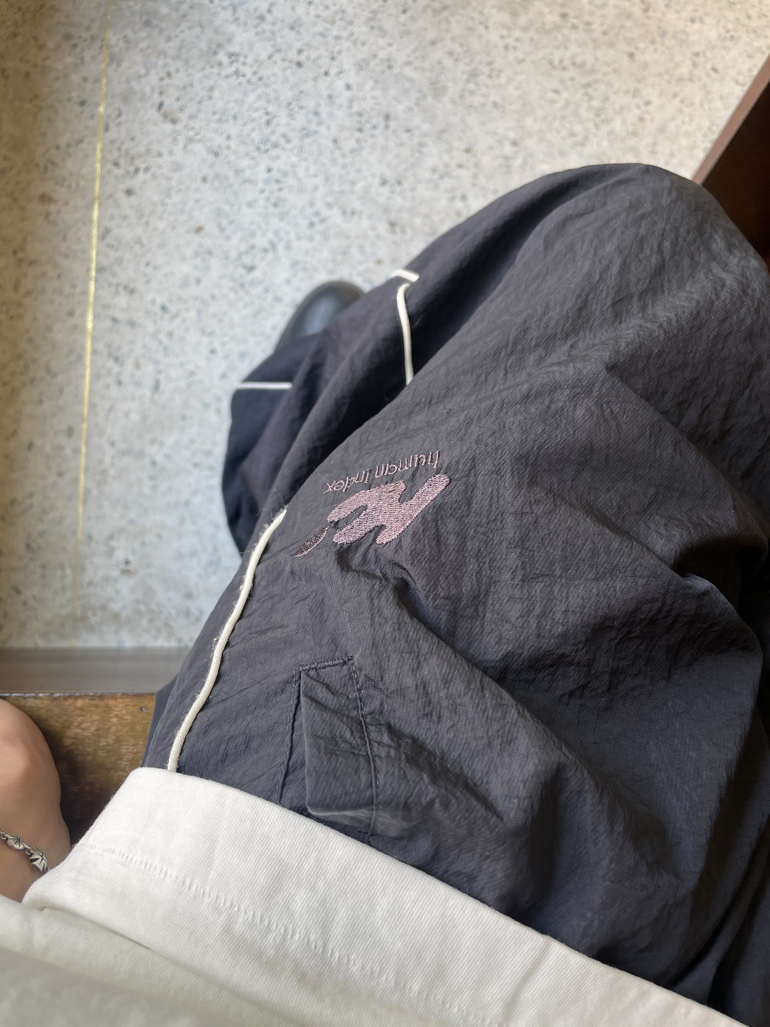 [프리오더] Polyteru 925 Silver Pendant Dice, Polyteru Human Index Index Track Pants Dark Navy/White 착용 스타일 - 2