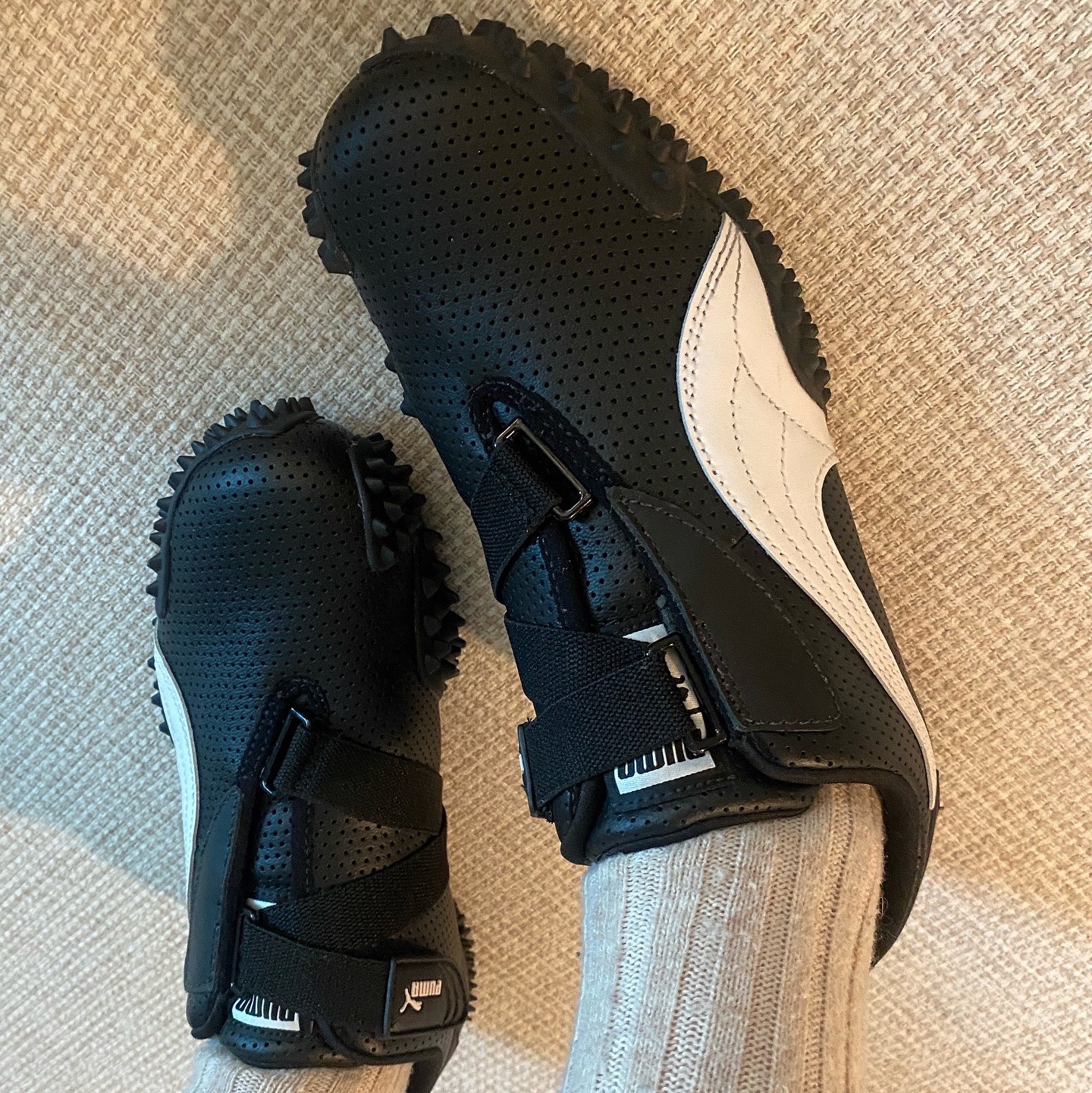 Puma Mostro Perf Puma Black Puma White 착용 스타일 - 1
