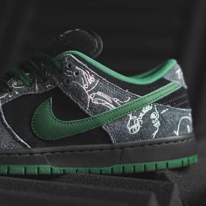 Nike x There SB Dunk Low Pro Anthracite and Gorge Green 착용 스타일
