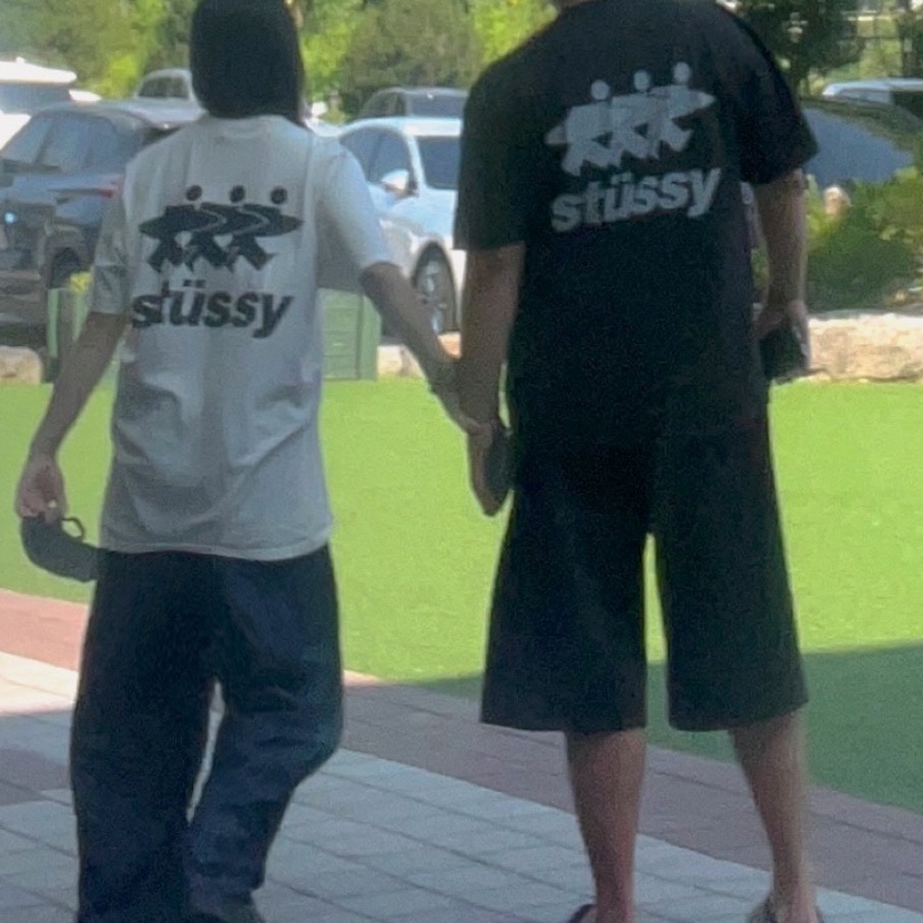 Stussy Surfwalk Pigment Dyed T-Shirt Black 착용 스타일
