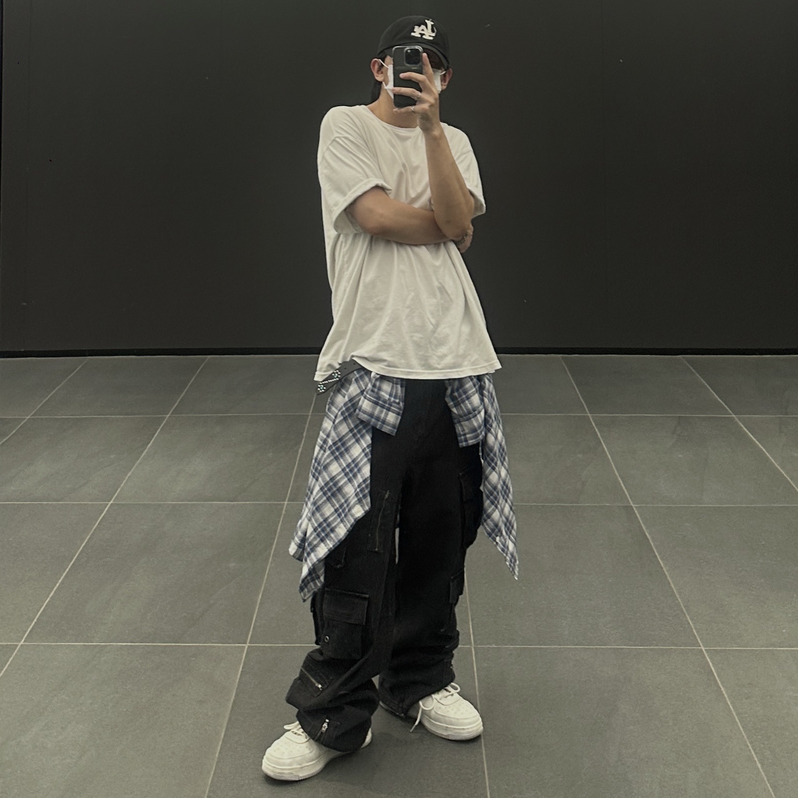 BAPE x JJJJound Bape Sta Low White Light Grey, Human Made Military Card Case Black 착용 스타일 - 4